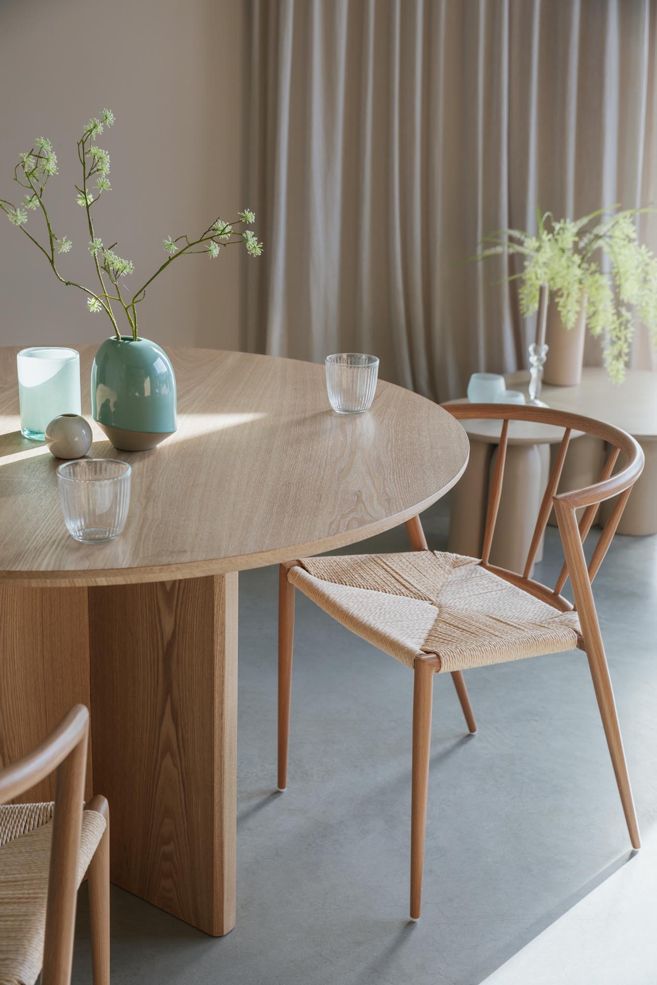 Der Esstisch Laurent Natural von White Label Living ist der perfekte runde Tisch für gemütliche Dinner. Mit seinem eleganten Design und der warmen Holzoptik passt er ideal in jeden Essbereich.