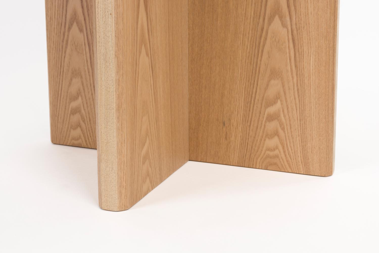 Der Esstisch Laurent Natural von White Label Living vereint Eleganz und Funktionalität. Ideal für kleine Räume, bietet er Platz für 4 Personen und ist pflegeleicht.