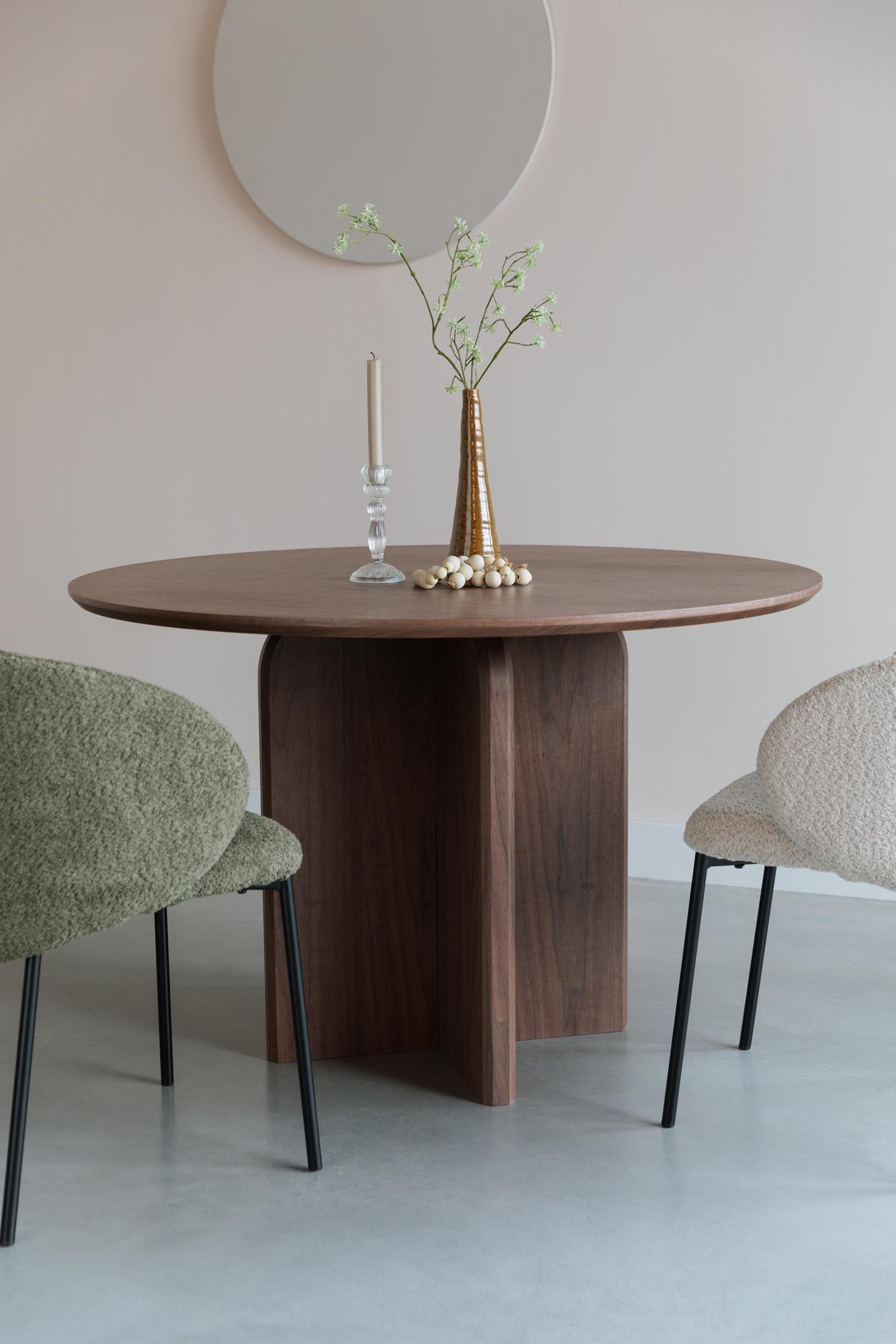 Stilvoller Esstisch Laurent Walnut von White Label Living – perfekt für gemütliche Dinner, robustes Design, passt in jedes Zuhause.