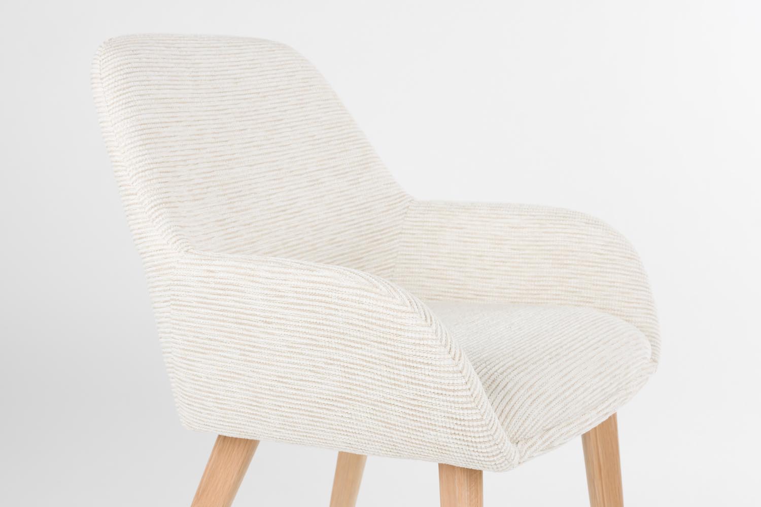 Entdecken Sie den stilvollen Stuhl Loua von White Label Living – gepolstert, nachhaltig und perfekt für Ihr modernes Zuhause.