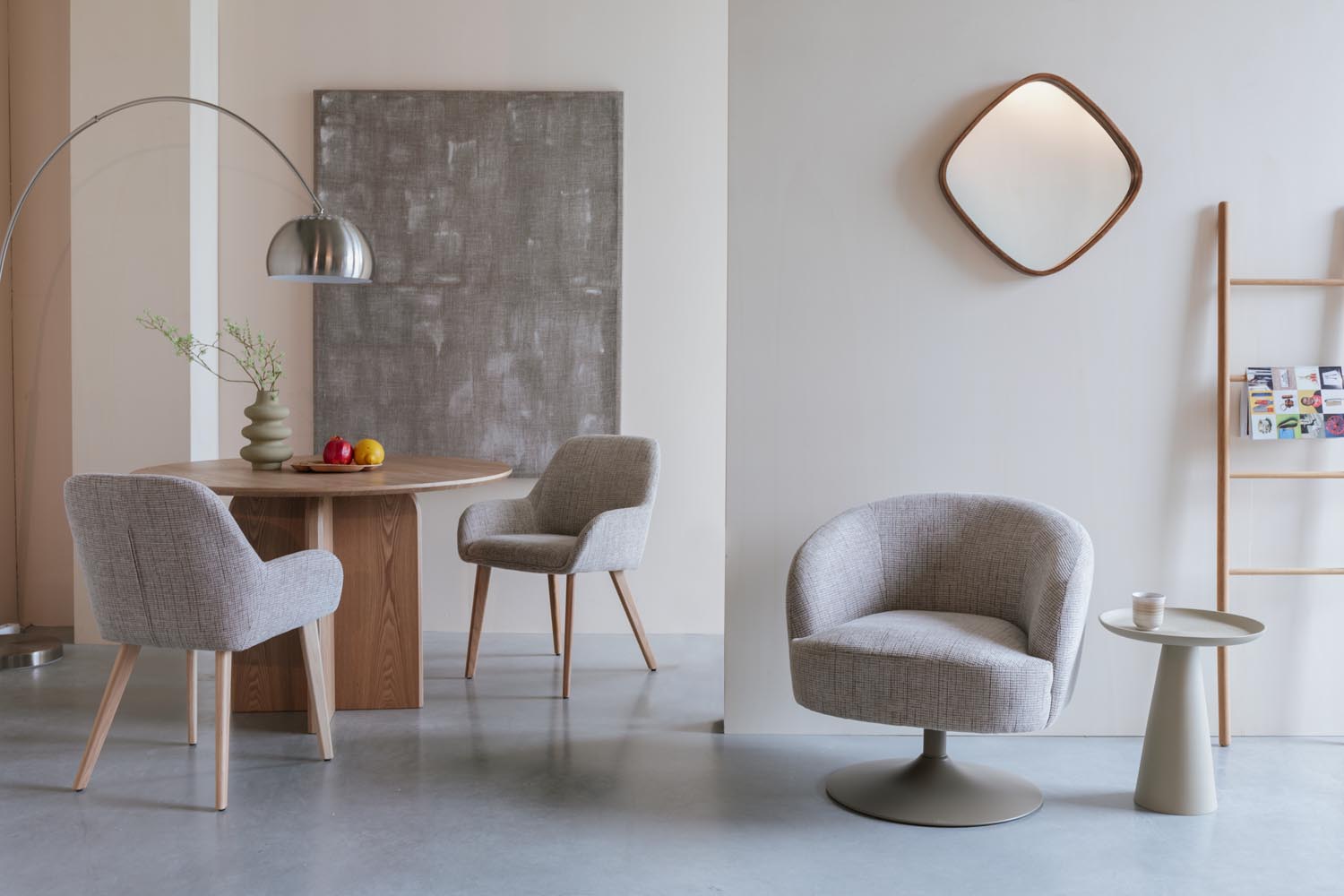 Erleben Sie den eleganten Stuhl Loua von White Label Living – komfortabel, umweltfreundlich und ideal für jedes Wohnambiente.