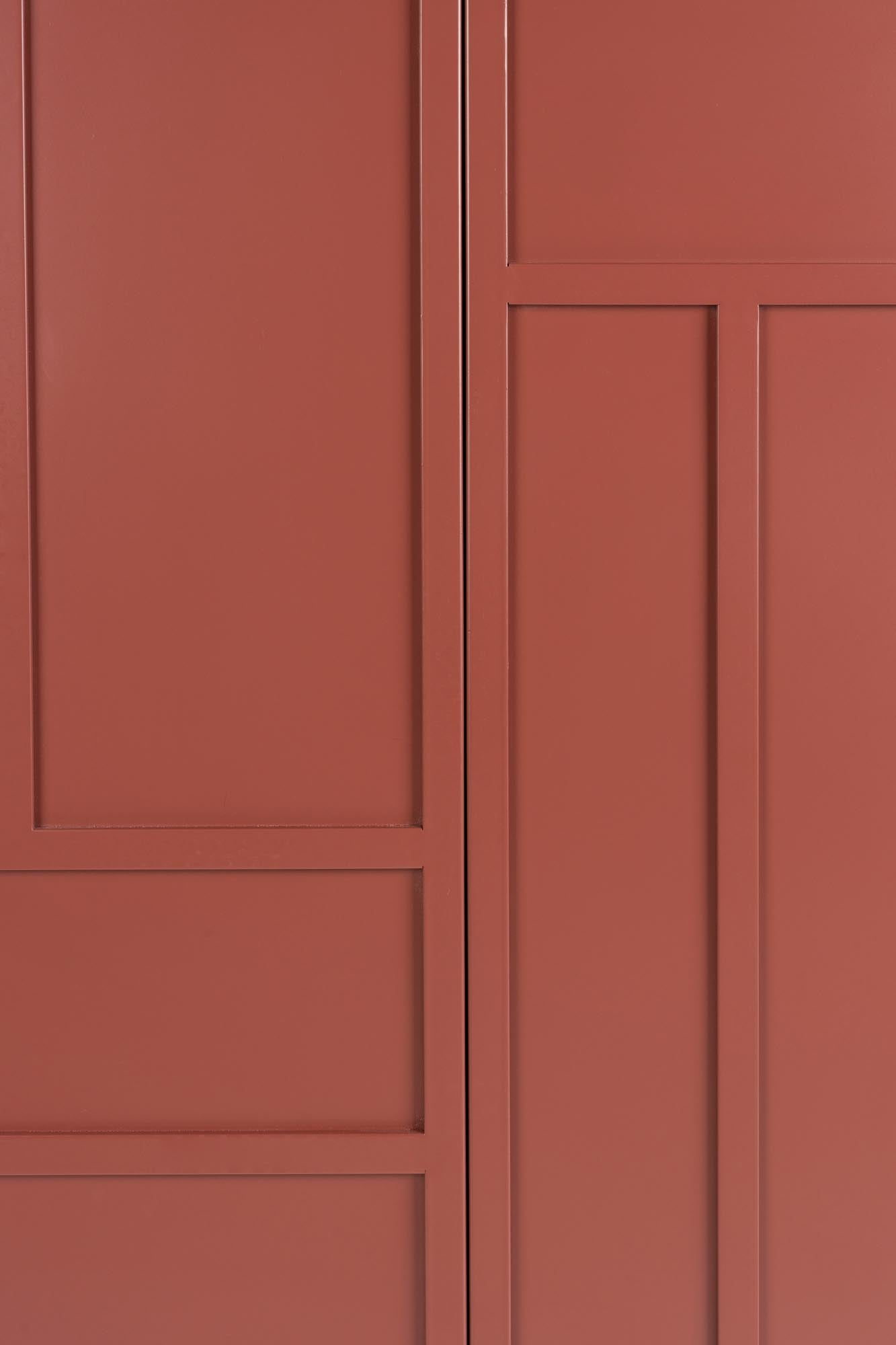 Entdecken Sie den Cabinet Davis von White Label Living: Ein eleganter Terrakotta-Schrank, der Stil und Funktionalität vereint.