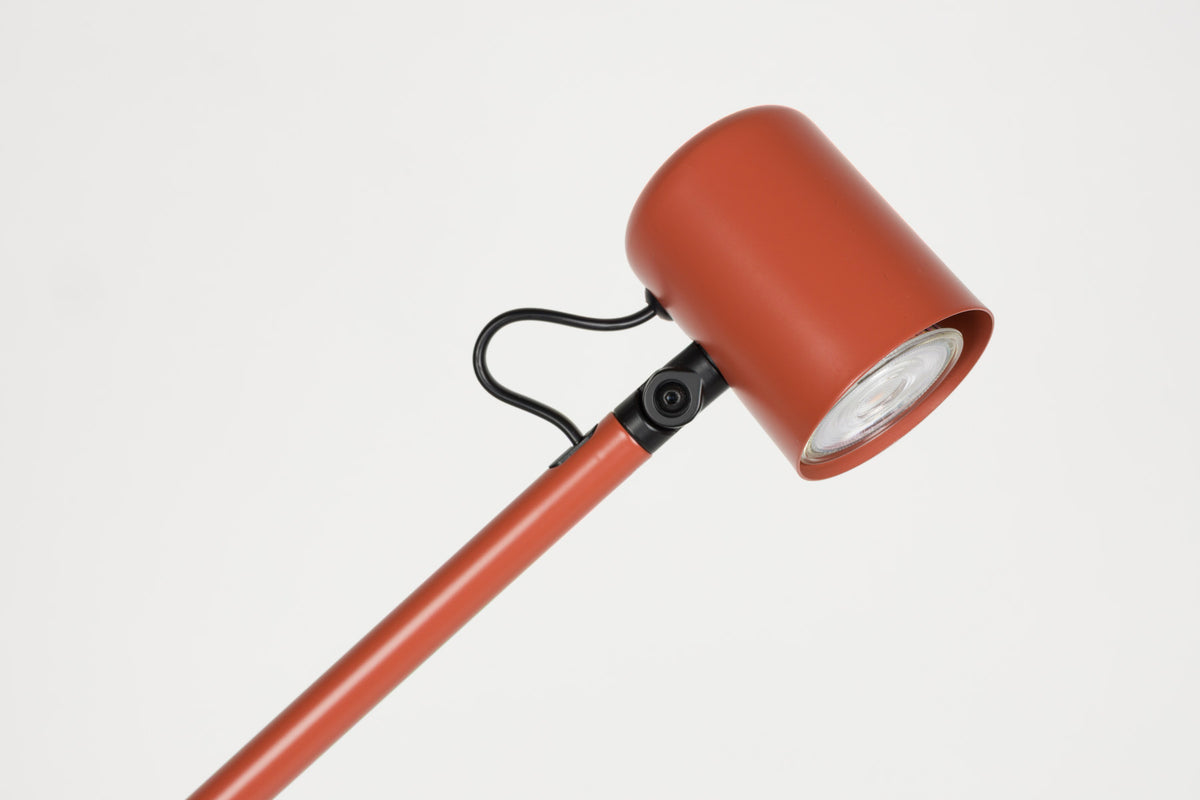 Stehlampe Aero in Rot präsentiert im Onlineshop von KAQTU Design AG. Stehleuchte ist von White Label Living