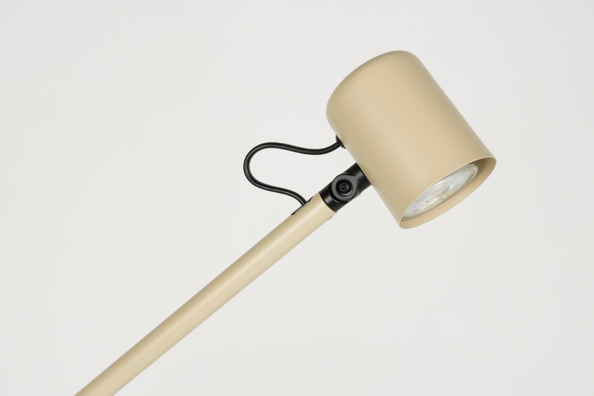 Stehlampe Aero in beige präsentiert im Onlineshop von KAQTU Design AG. Stehleuchte ist von White Label Living