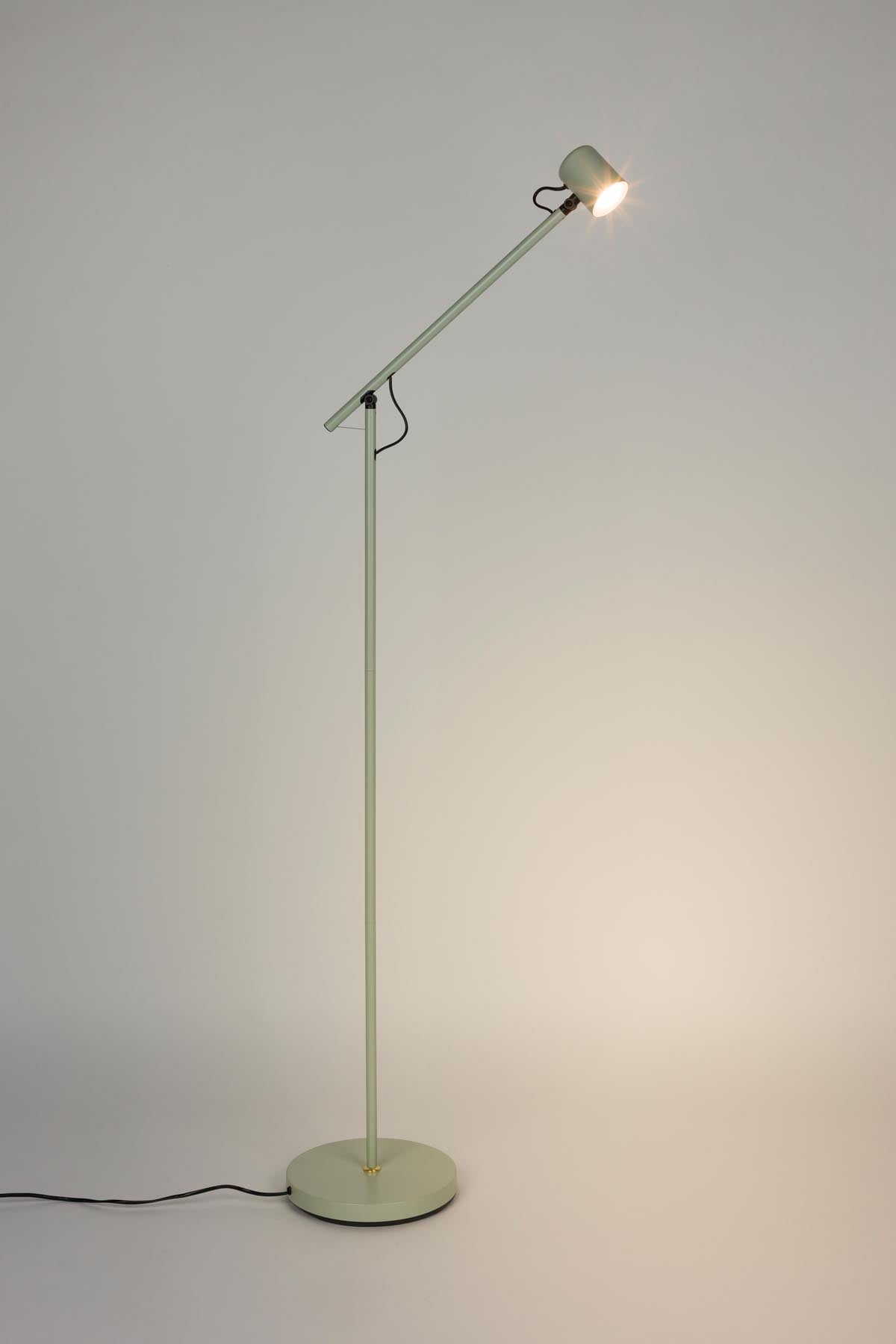 Stehlampe Aero in Grün präsentiert im Onlineshop von KAQTU Design AG. Stehleuchte ist von White Label Living