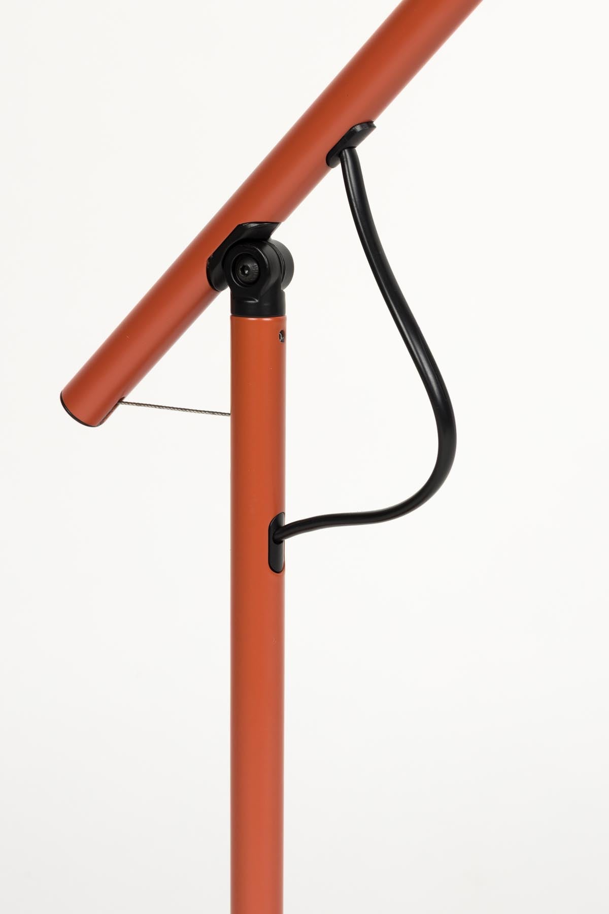 Stehlampe Aero in Rot präsentiert im Onlineshop von KAQTU Design AG. Stehleuchte ist von White Label Living