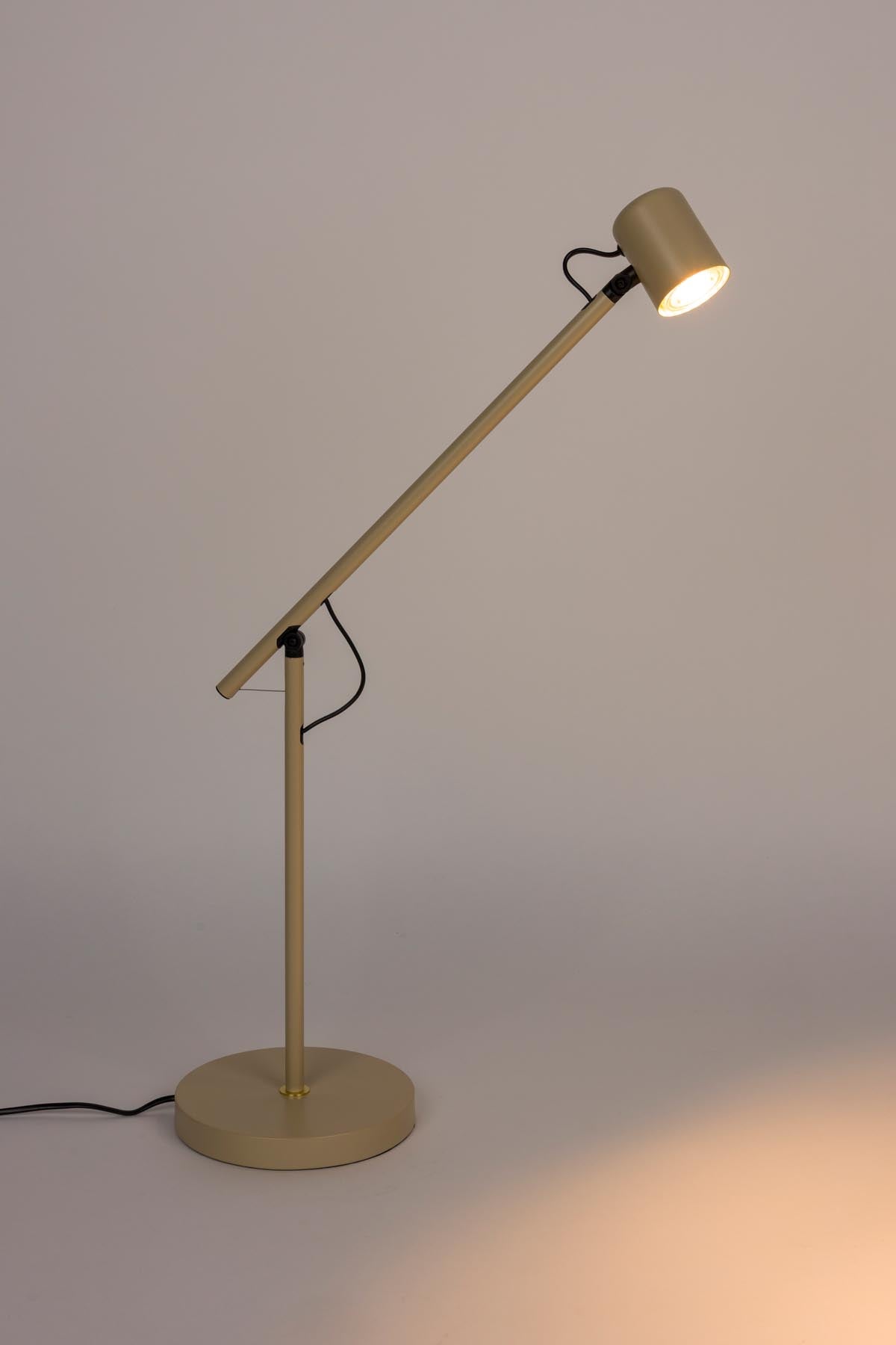 Stehlampe Aero in Beige präsentiert im Onlineshop von KAQTU Design AG. Stehleuchte ist von White Label Living
