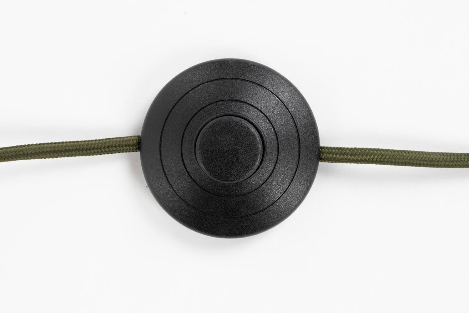 Entdecken Sie die elegante Stehleuchte Susie Green von White Label Living – ein zeitloses Design, das Funktionalität und Stil in Ihr Zuhause bringt.