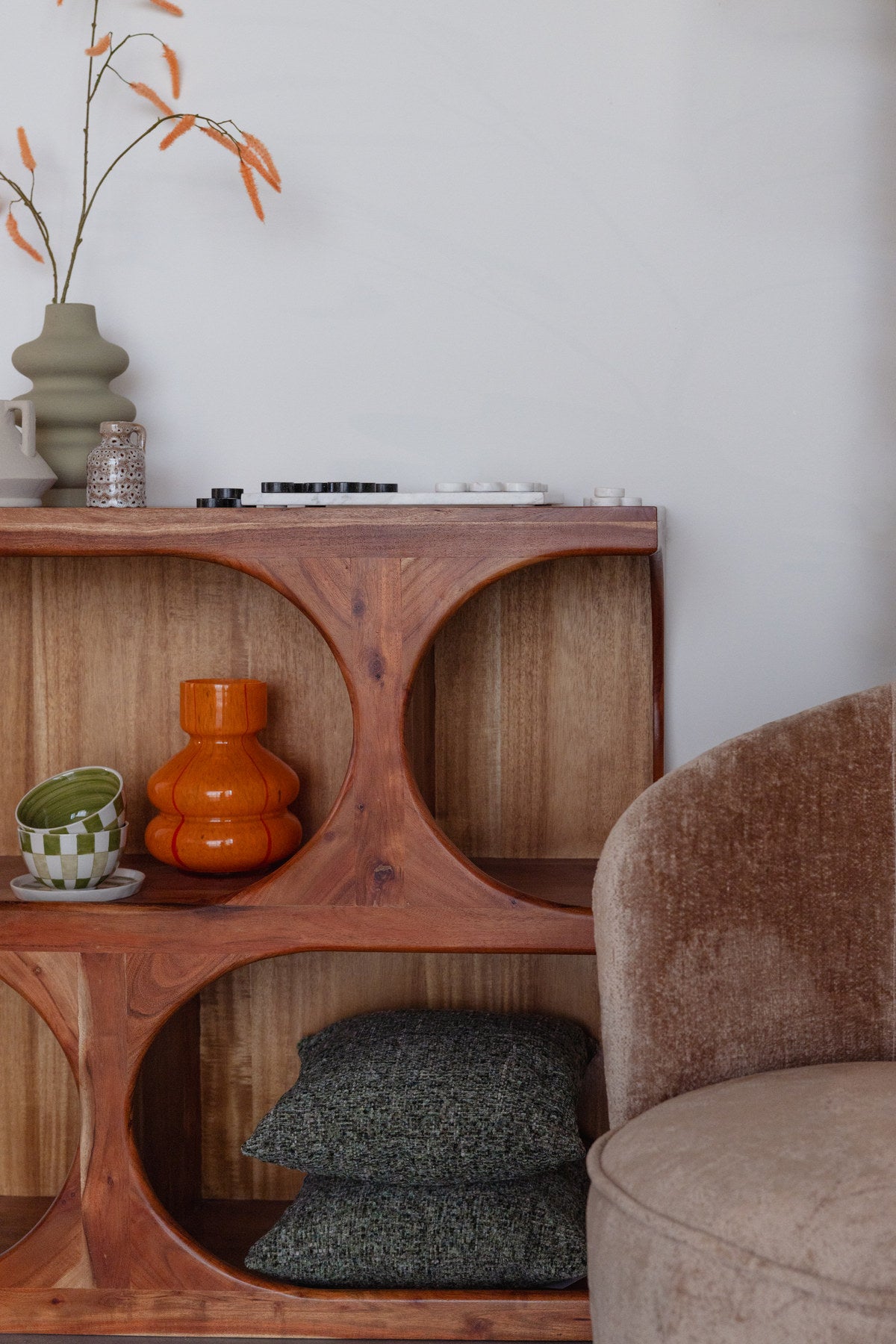 Cabinet Ruben in Braun präsentiert im Onlineshop von KAQTU Design AG. Cabinet ist von White Label Living