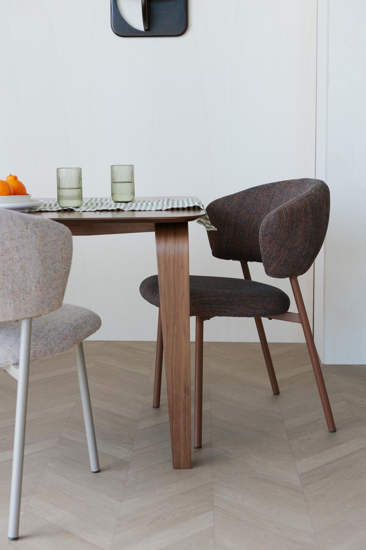 Stuhl Jasmine in Braun präsentiert im Onlineshop von KAQTU Design AG. Stuhl ist von White Label Living