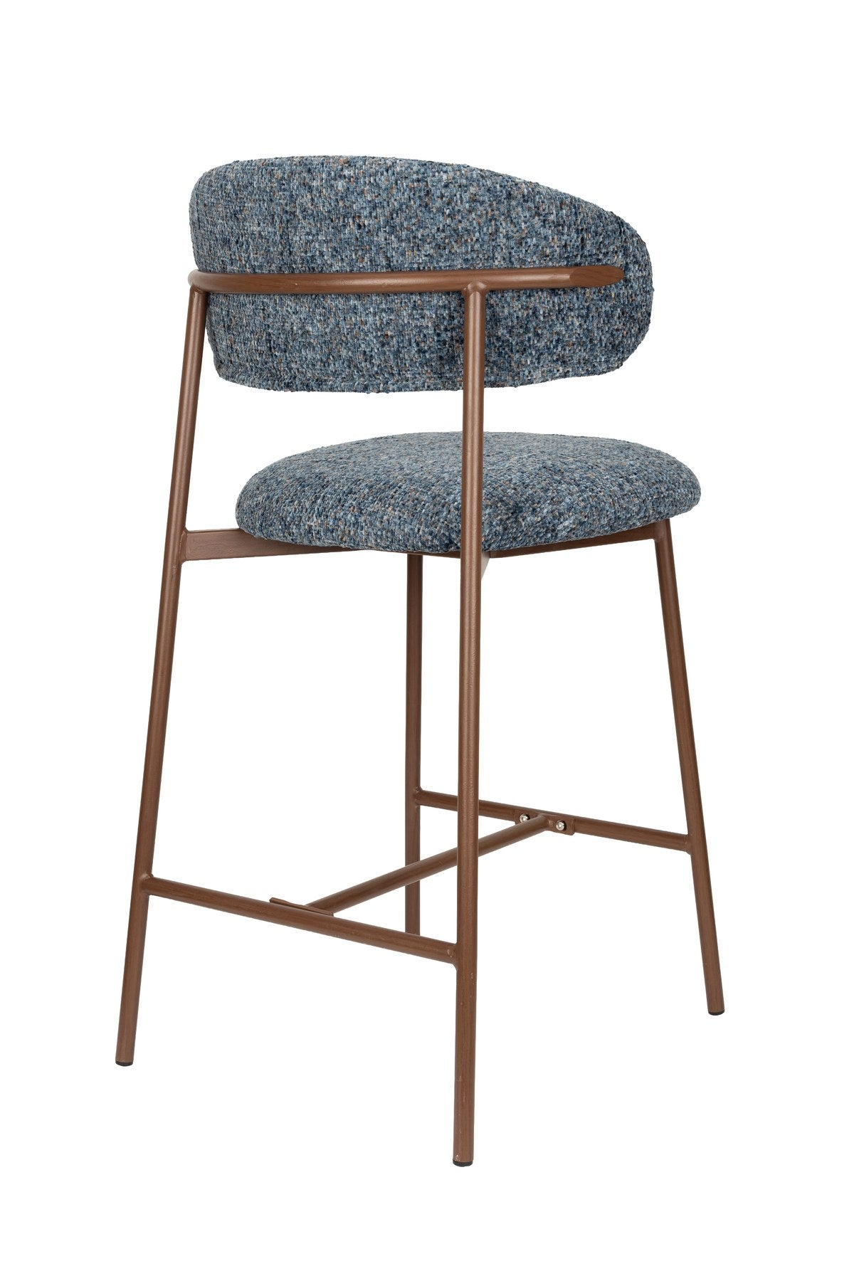 Blauer Barhocker Claes mit meliertem Polyester-Bezug, gepolsterter Sitzfläche und Metallgestell in Walnuss-Holzoptik-Finish.