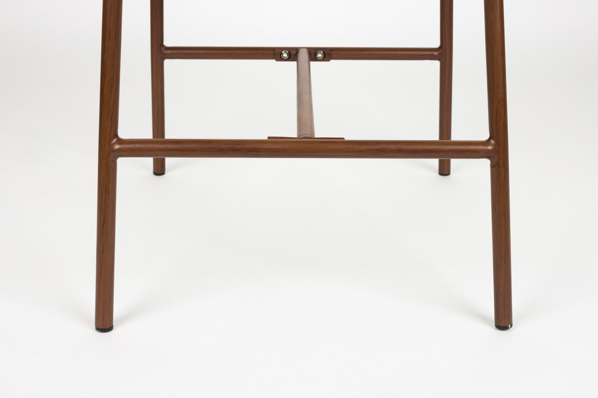 Blauer Barhocker Claes mit meliertem Polyester-Bezug, gepolsterter Sitzfläche und Metallgestell in Walnuss-Holzoptik-Finish.