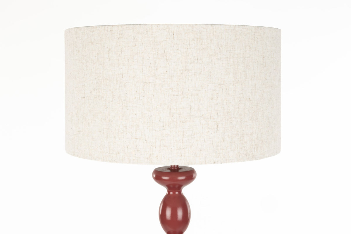 Stehleuchte Pim von White Label Living mit rundem Lampenschirm aus Stoff und Lampenkörper aus Eisen, Kabel in Schwarz.