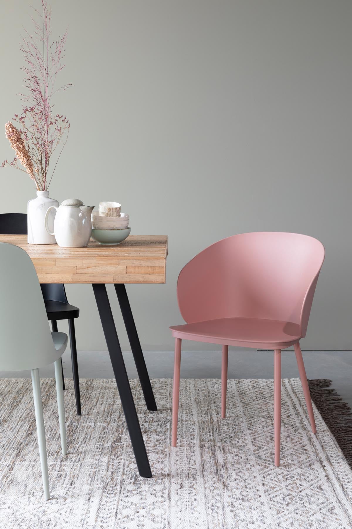 Stuhl GIGI in Rosa präsentiert im Onlineshop von KAQTU Design AG. Stuhl ist von White Label Living