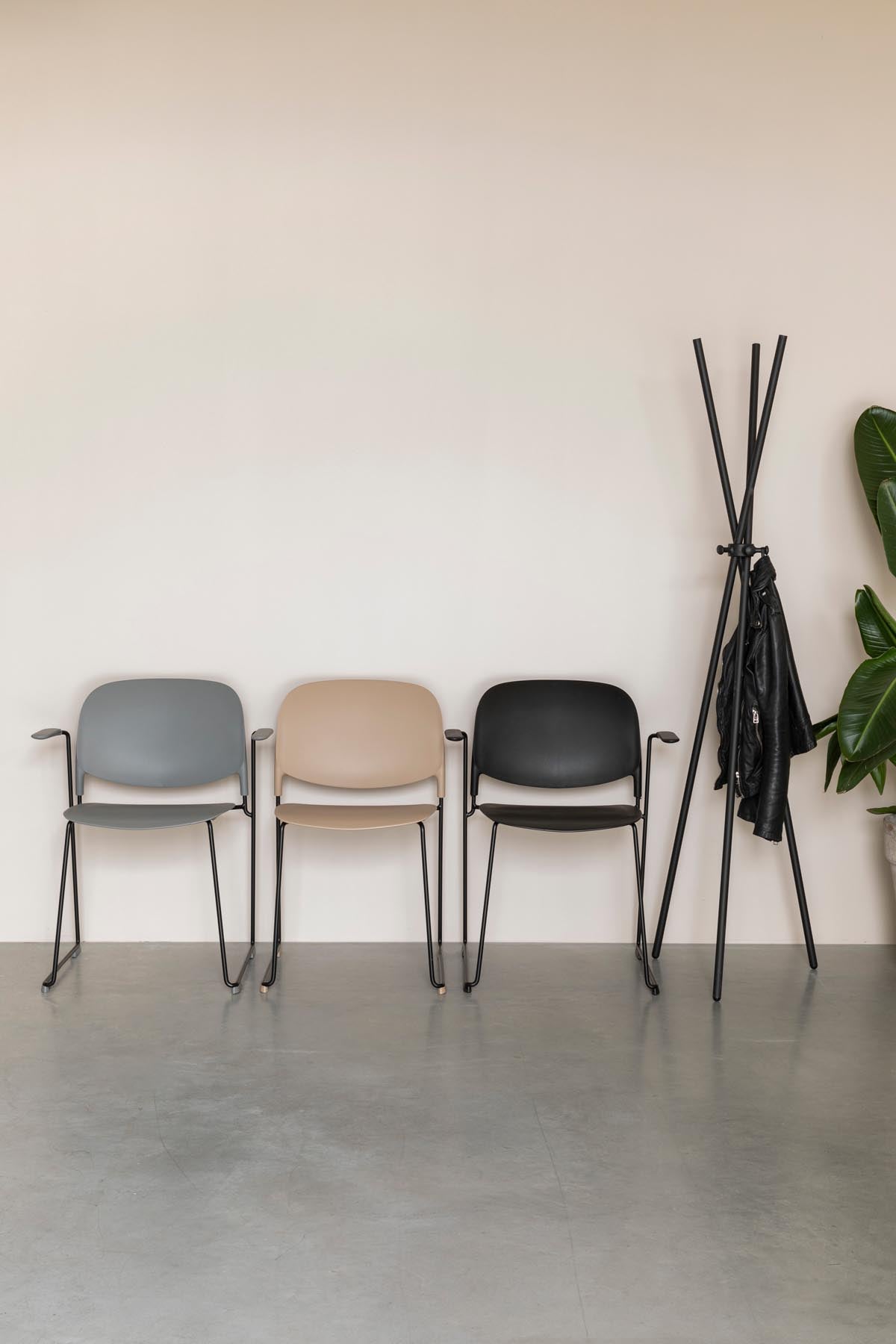 Stuhl STACKS in Leber präsentiert im Onlineshop von KAQTU Design AG. Stuhl ist von White Label Living