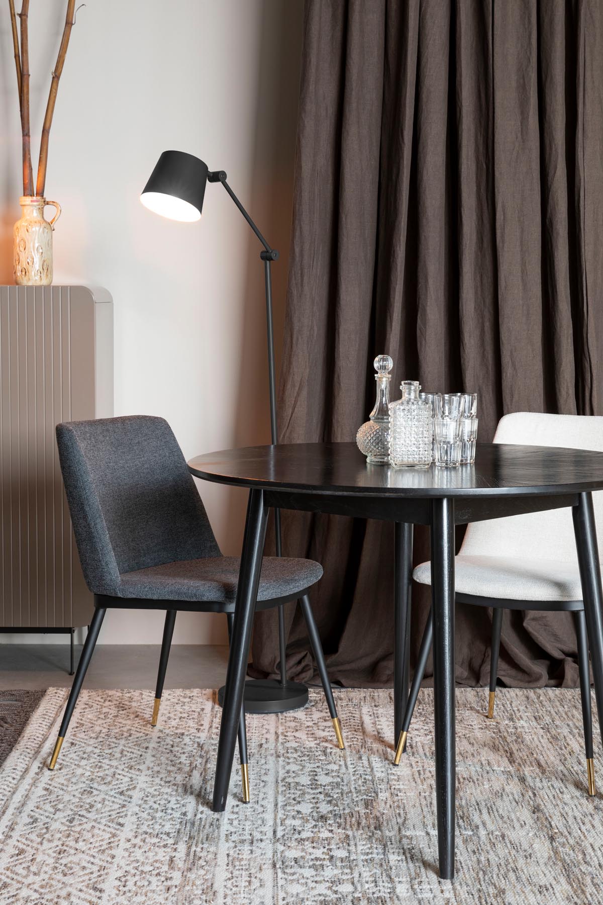 Stuhl LIONEL in Dunkelgrau präsentiert im Onlineshop von KAQTU Design AG. Stuhl ist von White Label Living