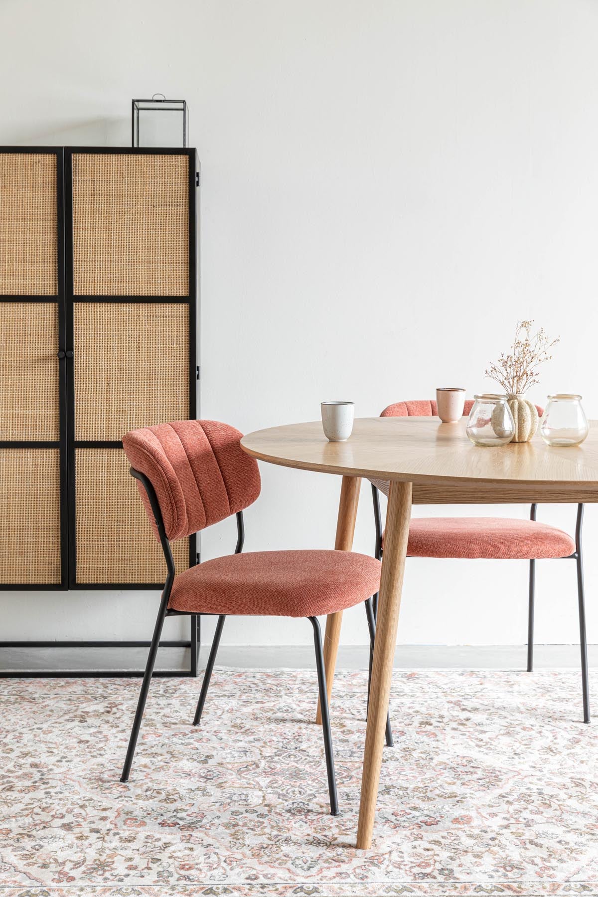 Stuhl Jolien gepolstert V2 in Rosa präsentiert im Onlineshop von KAQTU Design AG. Stuhl ist von White Label Living