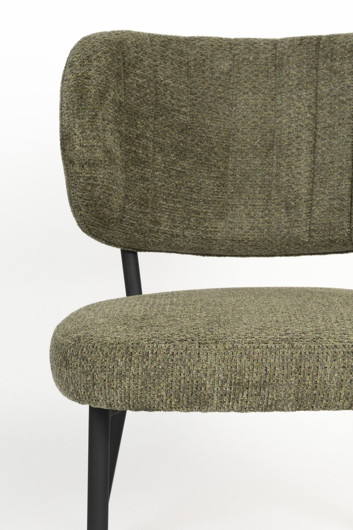 Stuhl Sanne mit gepolstertem Sitz aus Polyester-Gewebe, Schale aus Birkensperrholz und schwarzem Stahlrahmen, Rückenlehne mit Ziersteppmuster.