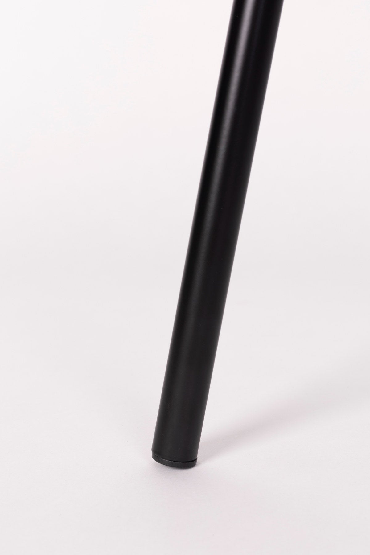 Tjarda Stuhl Braun in Braun präsentiert im Onlineshop von KAQTU Design AG. Stuhl mit Armlehne ist von White Label Living