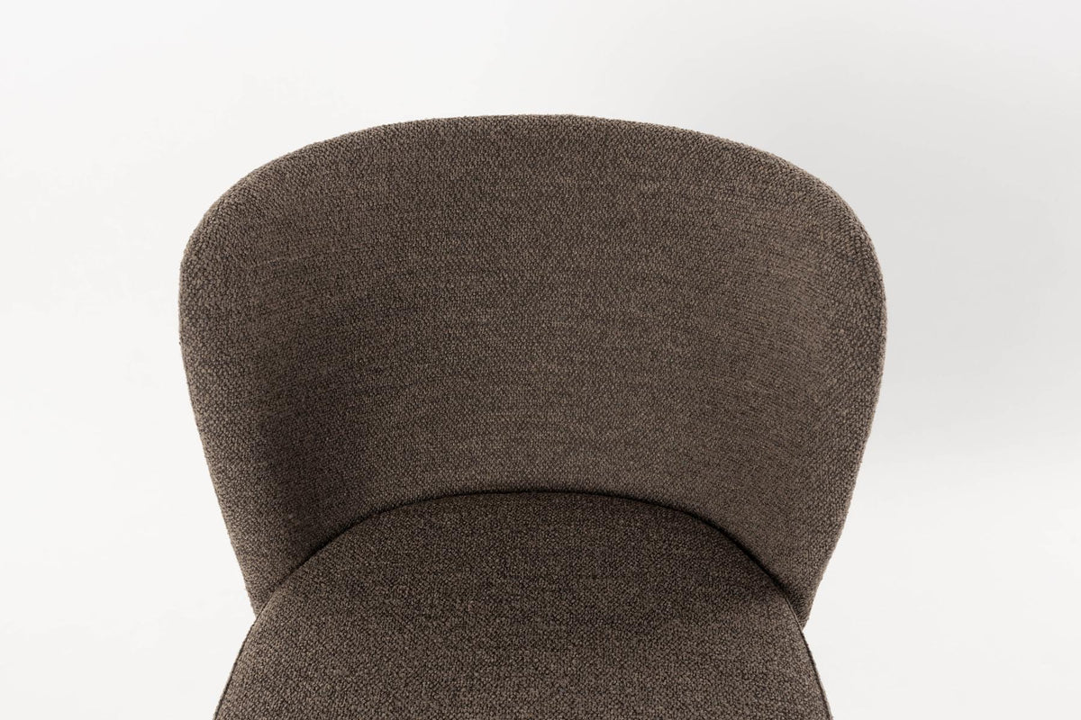 Guus Stuhl Braun in Braun präsentiert im Onlineshop von KAQTU Design AG. Schalenstuhl ist von White Label Living