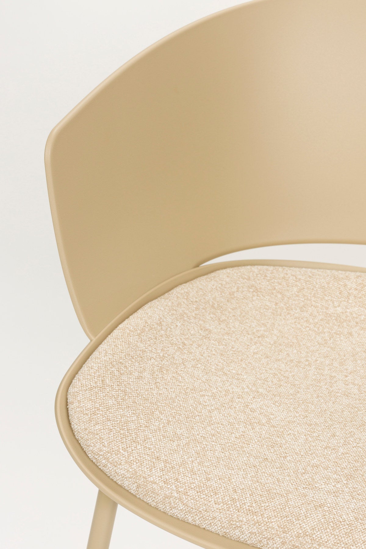 Stuhl Jessica Beige in beige präsentiert im Onlineshop von KAQTU Design AG. Stuhl mit Armlehne ist von White Label Living