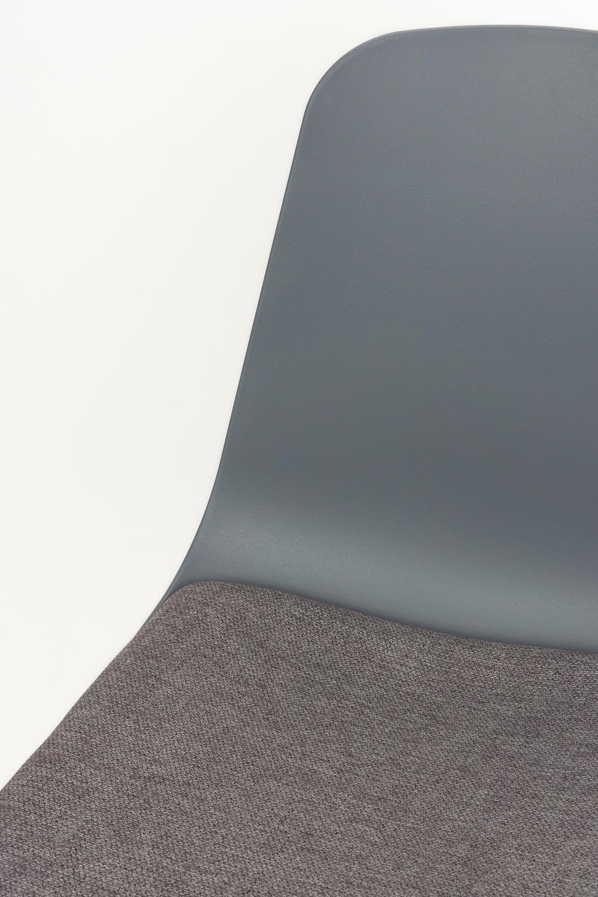 Jeffrey Stuhl in Grau präsentiert im Onlineshop von KAQTU Design AG. Stuhl ist von White Label Living