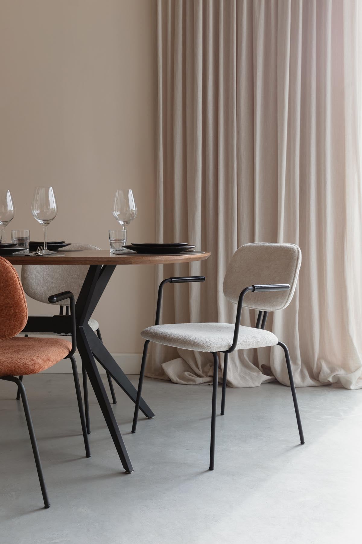 Stuhl Bouton Off-White in beige präsentiert im Onlineshop von KAQTU Design AG. Stuhl ist von White Label Living