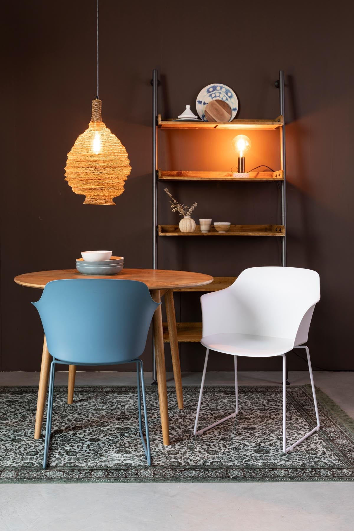 Armlehnstuhl TANGO in Weiss präsentiert im Onlineshop von KAQTU Design AG. Stuhl mit Armlehne ist von White Label Living