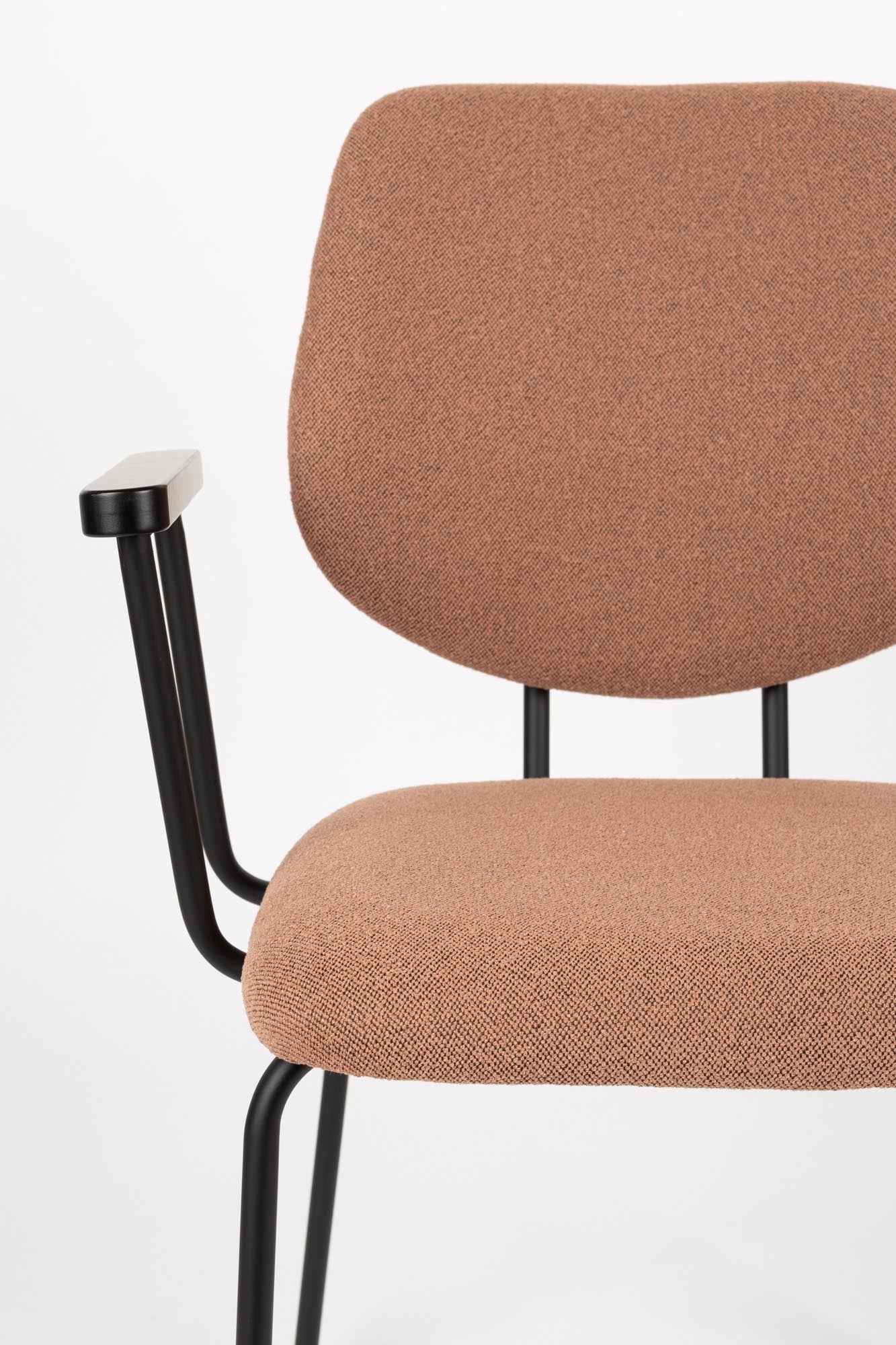 Erleben Sie den Armlehnstuhl Zelo Pink von White Label Living – ein eleganter Stuhl, der Komfort und Stil in Ihr Zuhause bringt!