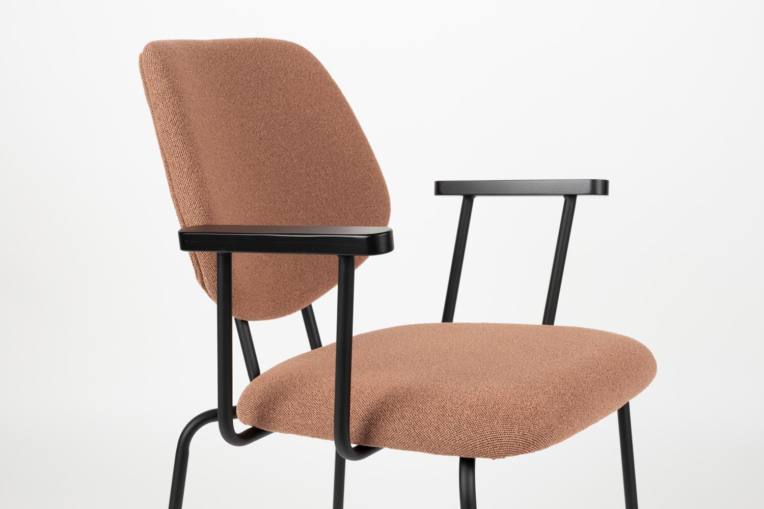 Entdecken Sie den Armlehnstuhl Zelo Pink von White Label Living – ein stilvoller, bequemer Stuhl, der jedem Essbereich Farbe und Eleganz verleiht!