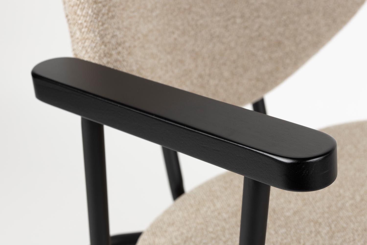 Erleben Sie den eleganten Armlehnstuhl Zelo in Beige von White Label Living – ideal für stilvolle Esszimmer mit hohem Sitzkomfort!