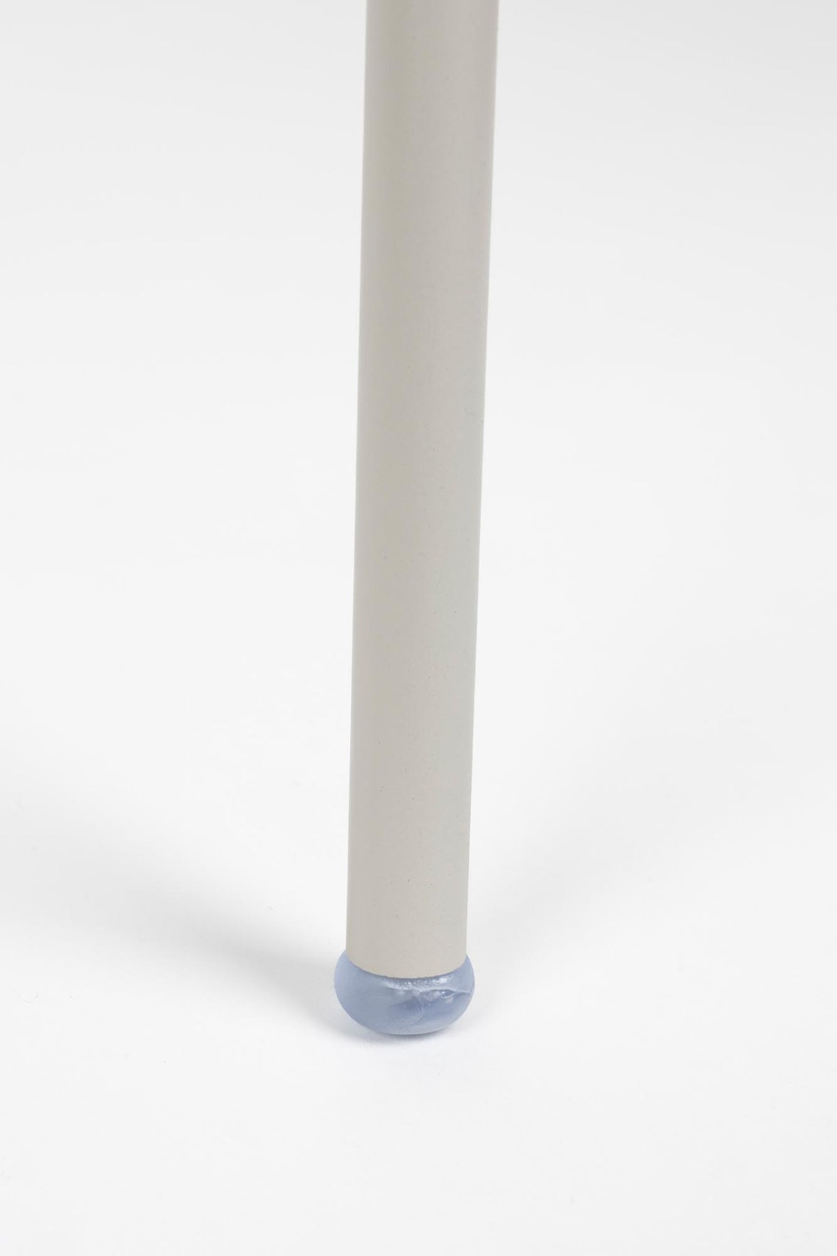 Armlehnstuhl Zeri Off White in beige präsentiert im Onlineshop von KAQTU Design AG. Stuhl mit Armlehne ist von White Label Living