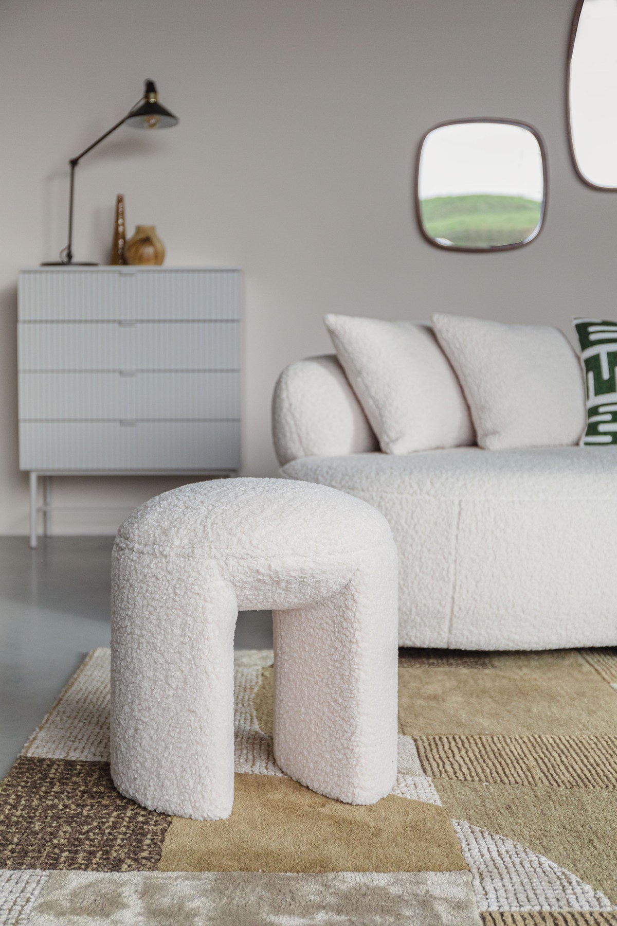 Hocker Noxx in Weiss präsentiert im Onlineshop von KAQTU Design AG. Hocker ist von White Label Living
