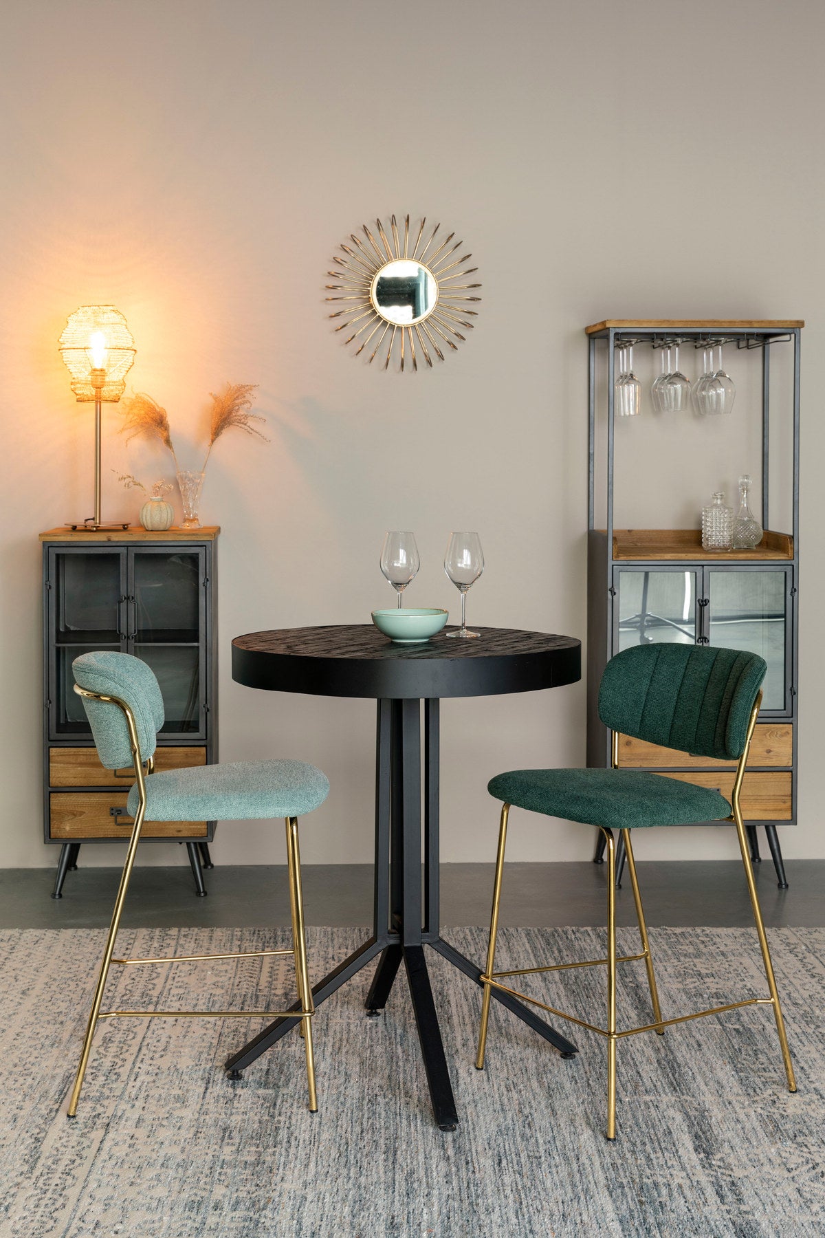 Barstuhl Jolien gepolstert in Gold/Hellgrün präsentiert im Onlineshop von KAQTU Design AG. Barstuhl ist von White Label Living