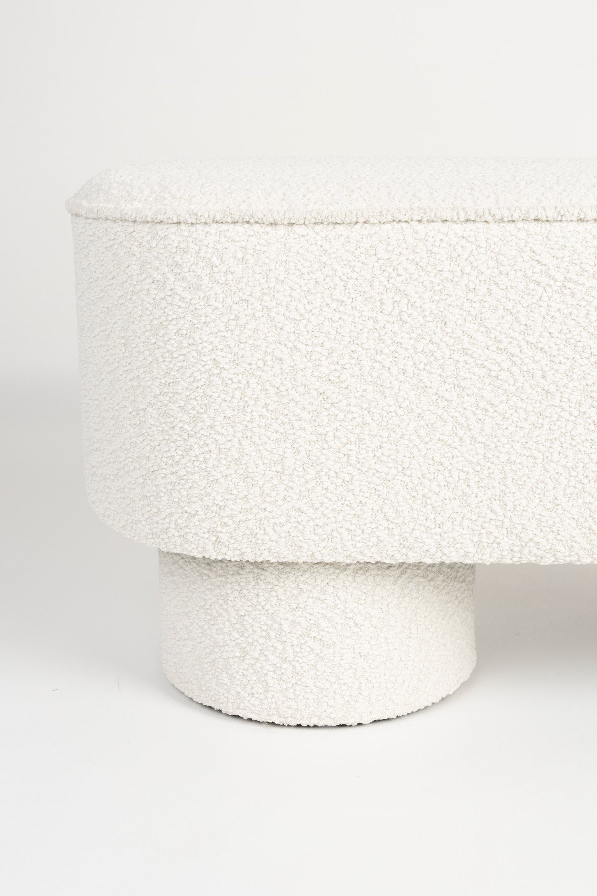 Bank Marcos in Weiss präsentiert im Onlineshop von KAQTU Design AG. Sitzbank ist von White Label Living