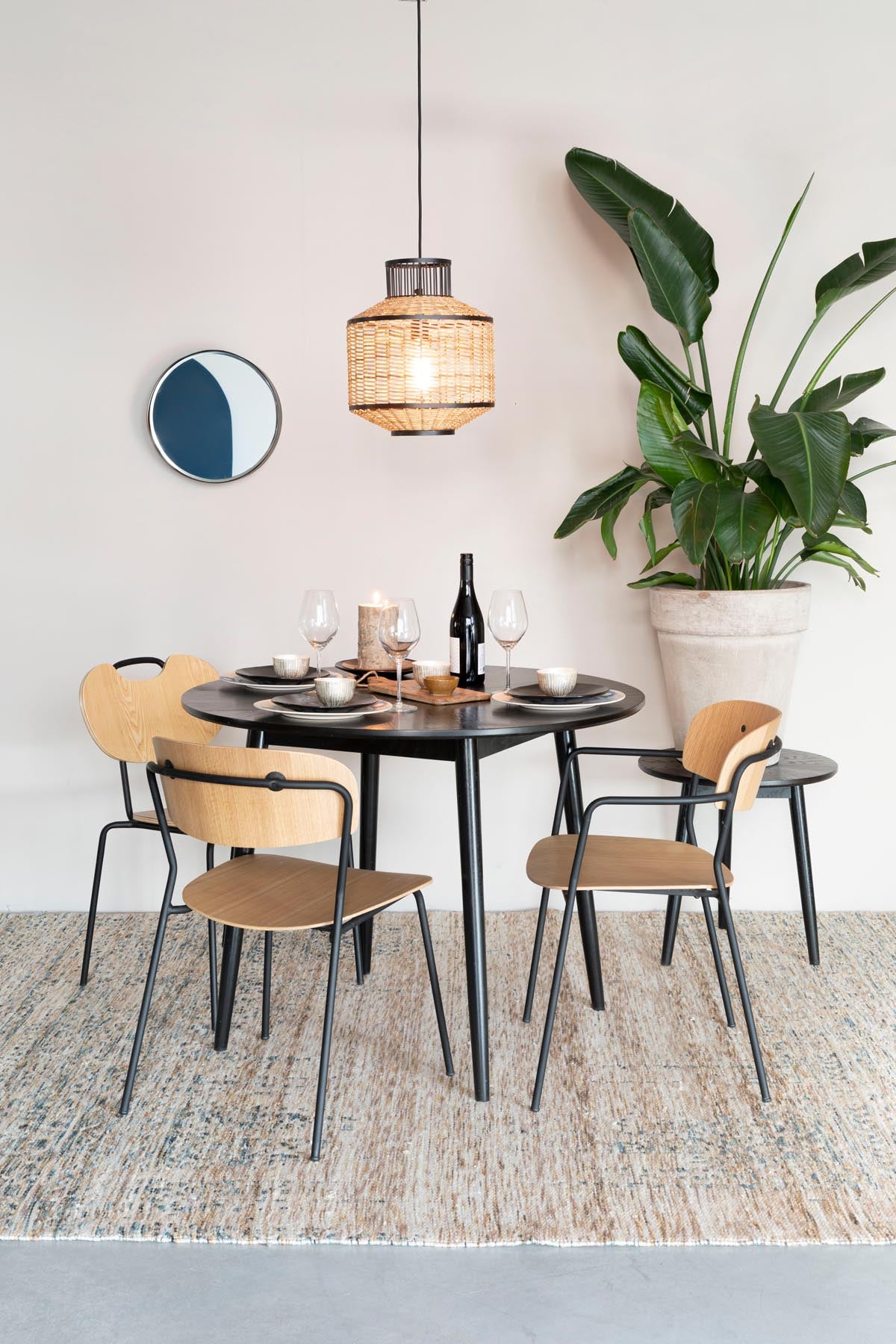 Tisch Fabio rund in Schwarz präsentiert im Onlineshop von KAQTU Design AG. Esstisch ist von White Label Living