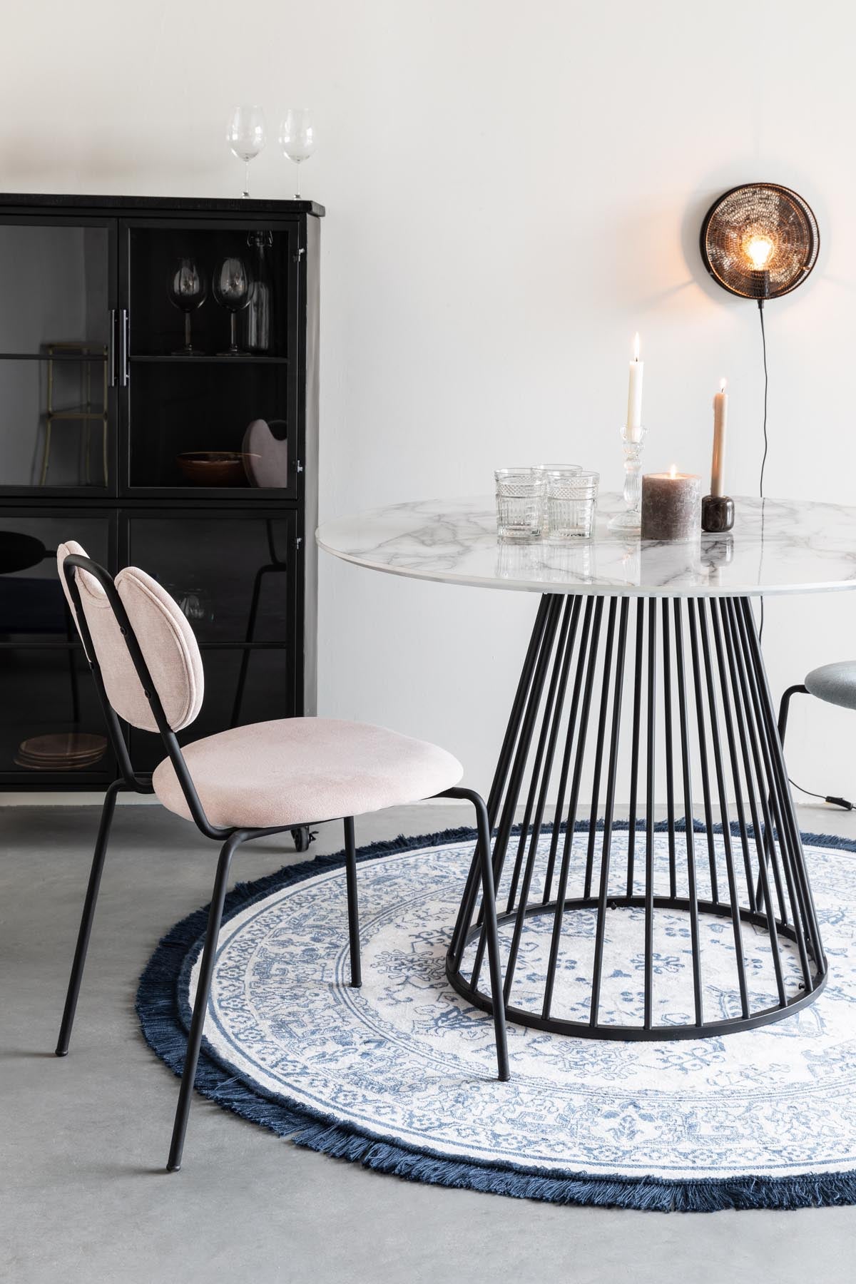 Tisch FLORIS in Weiss/Schwarz präsentiert im Onlineshop von KAQTU Design AG. Esstisch ist von White Label Living