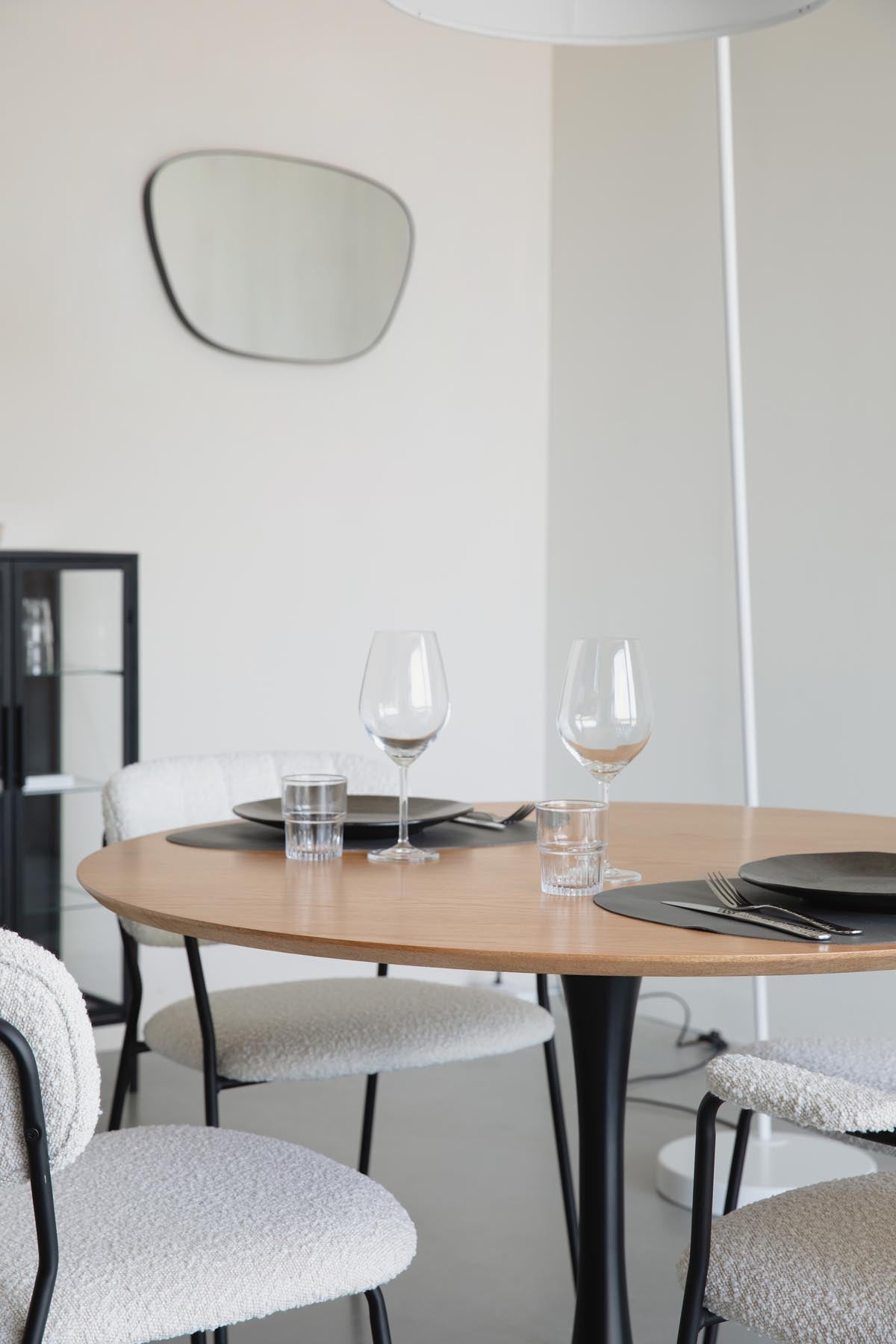 Esstisch Raku in Braun präsentiert im Onlineshop von KAQTU Design AG. Esstisch ist von White Label Living