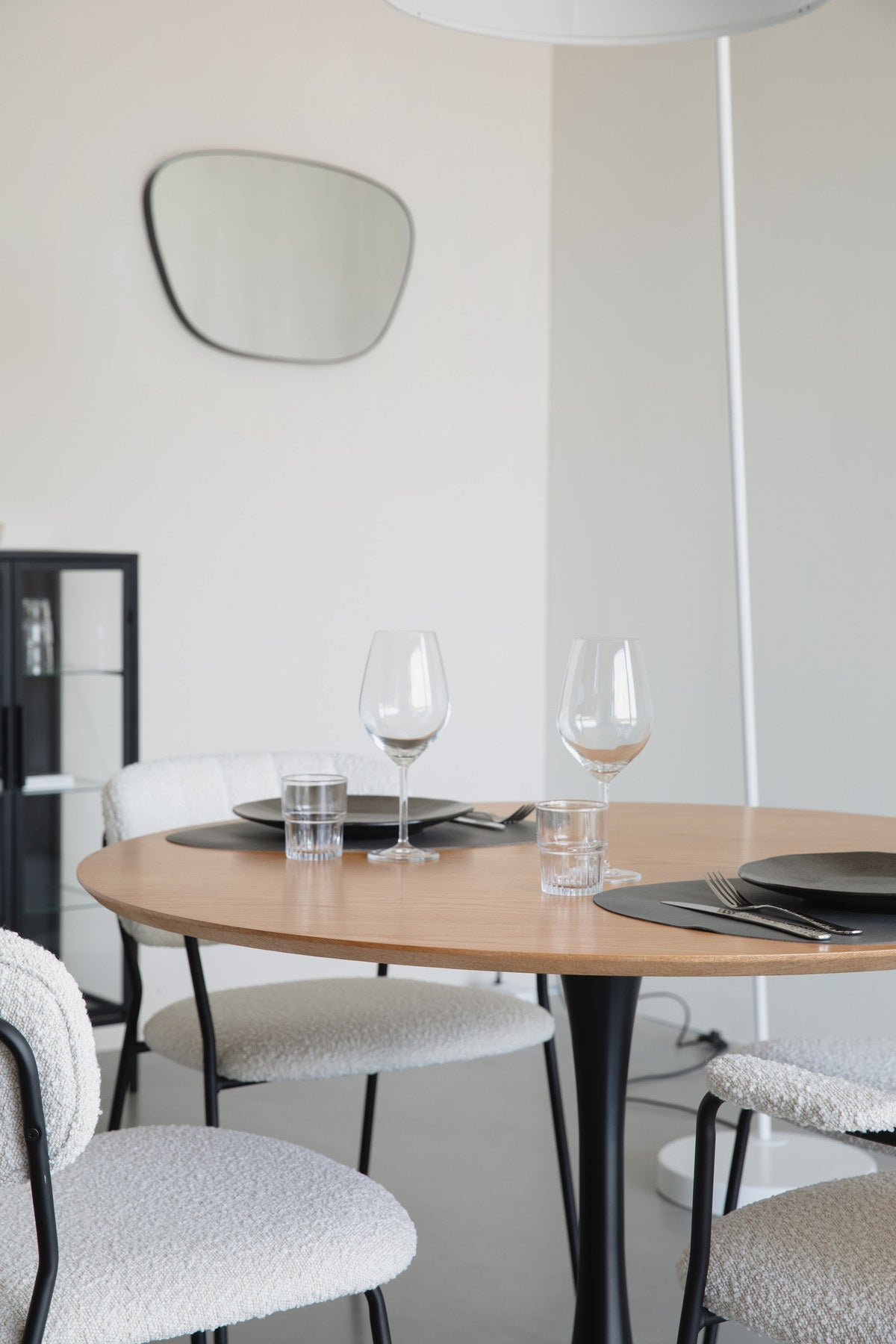 Esstisch Raku in Braun präsentiert im Onlineshop von KAQTU Design AG. Esstisch ist von White Label Living
