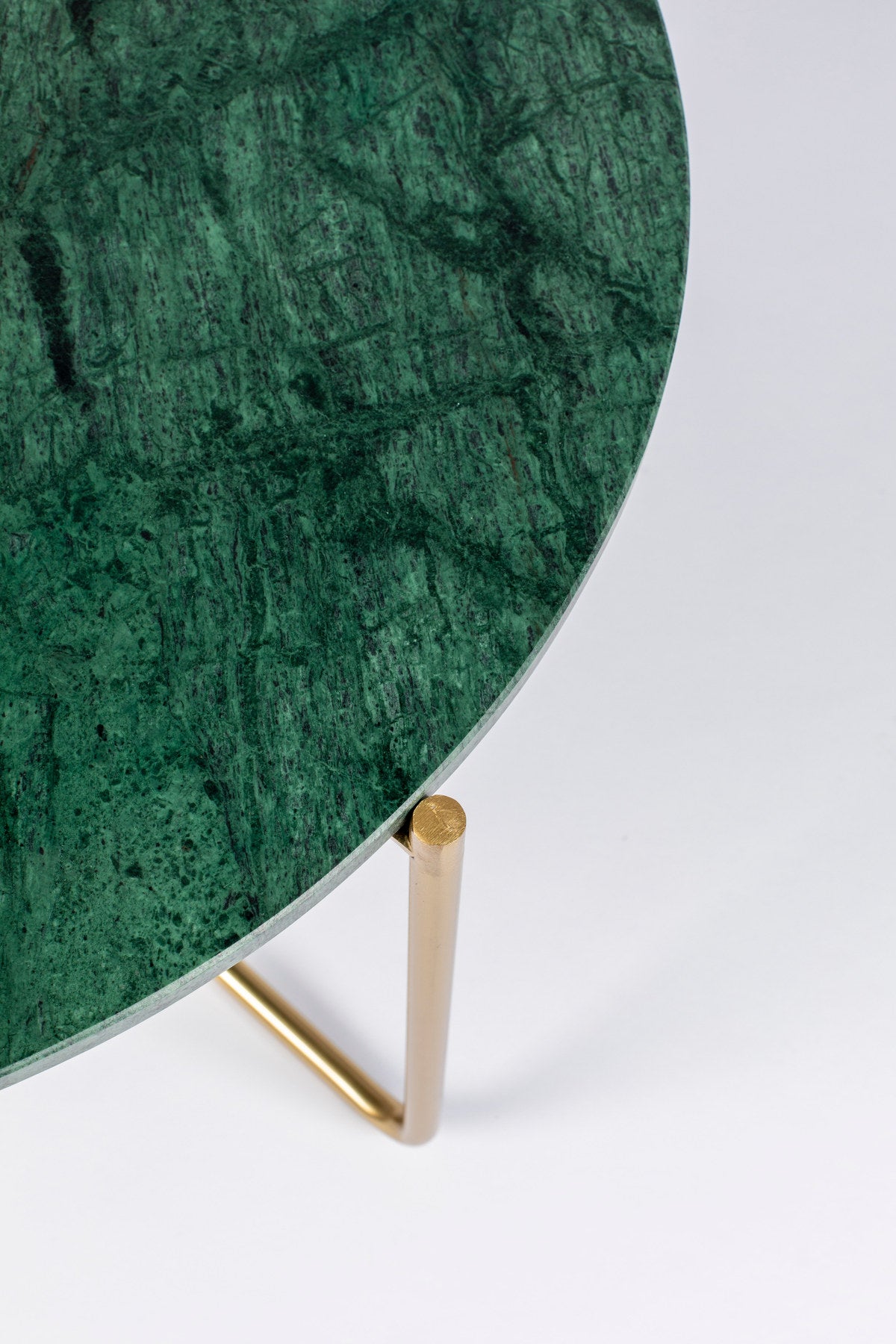 Beistelltisch TIMPA MARBLE in Grün präsentiert im Onlineshop von KAQTU Design AG. Couchtisch ist von White Label Living