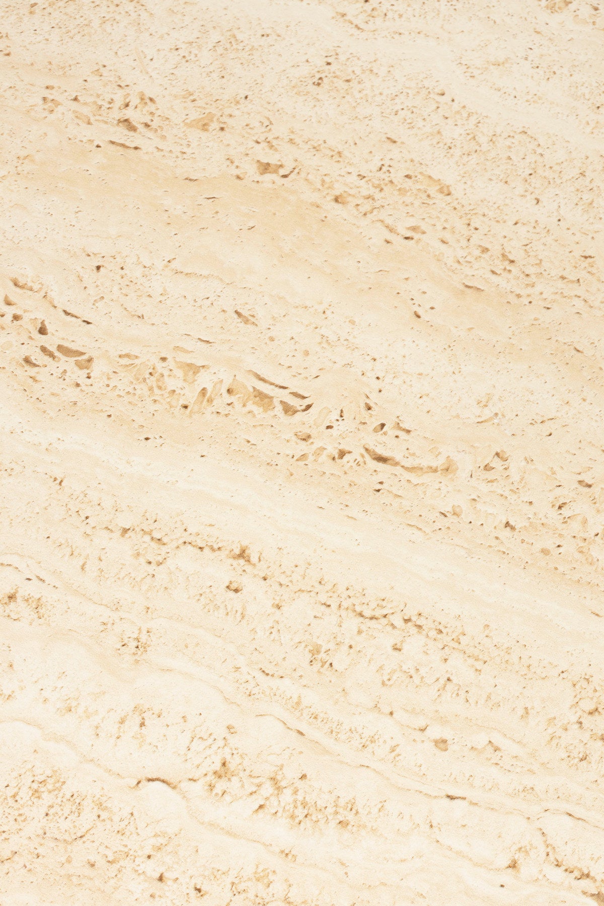 Karula Beistelltisch niedrig in beige präsentiert im Onlineshop von KAQTU Design AG. Beistelltisch ist von White Label Living