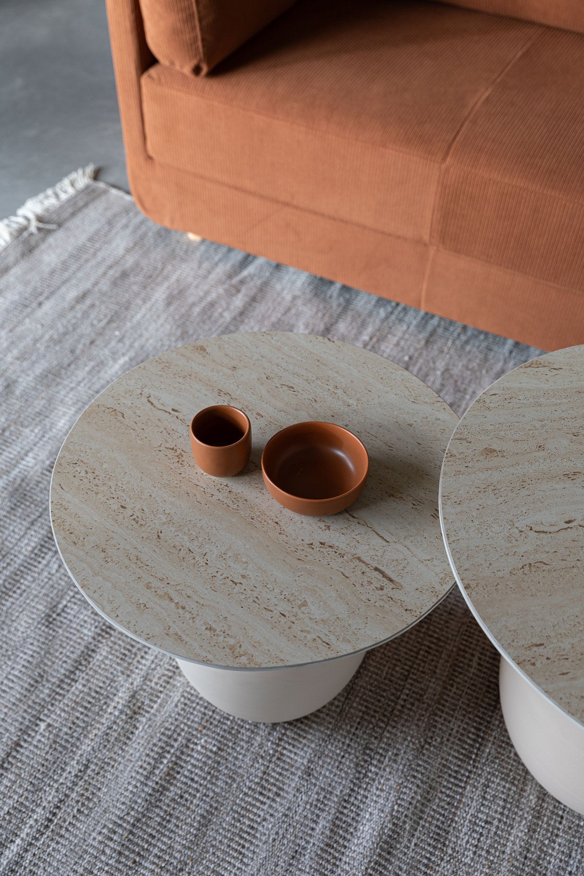 Karula Beistelltisch niedrig in beige präsentiert im Onlineshop von KAQTU Design AG. Beistelltisch ist von White Label Living