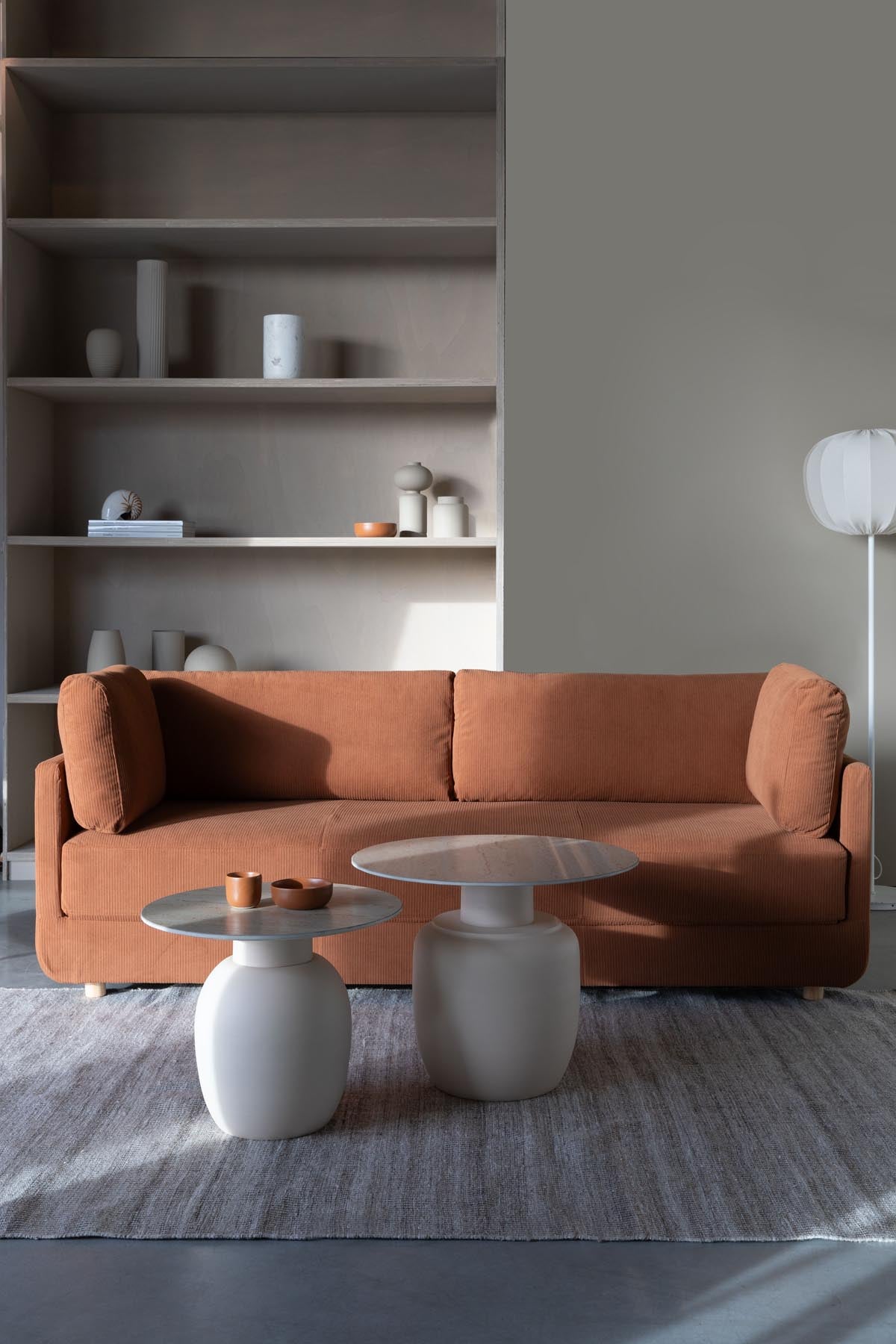 Karula Beistelltisch niedrig in beige präsentiert im Onlineshop von KAQTU Design AG. Beistelltisch ist von White Label Living