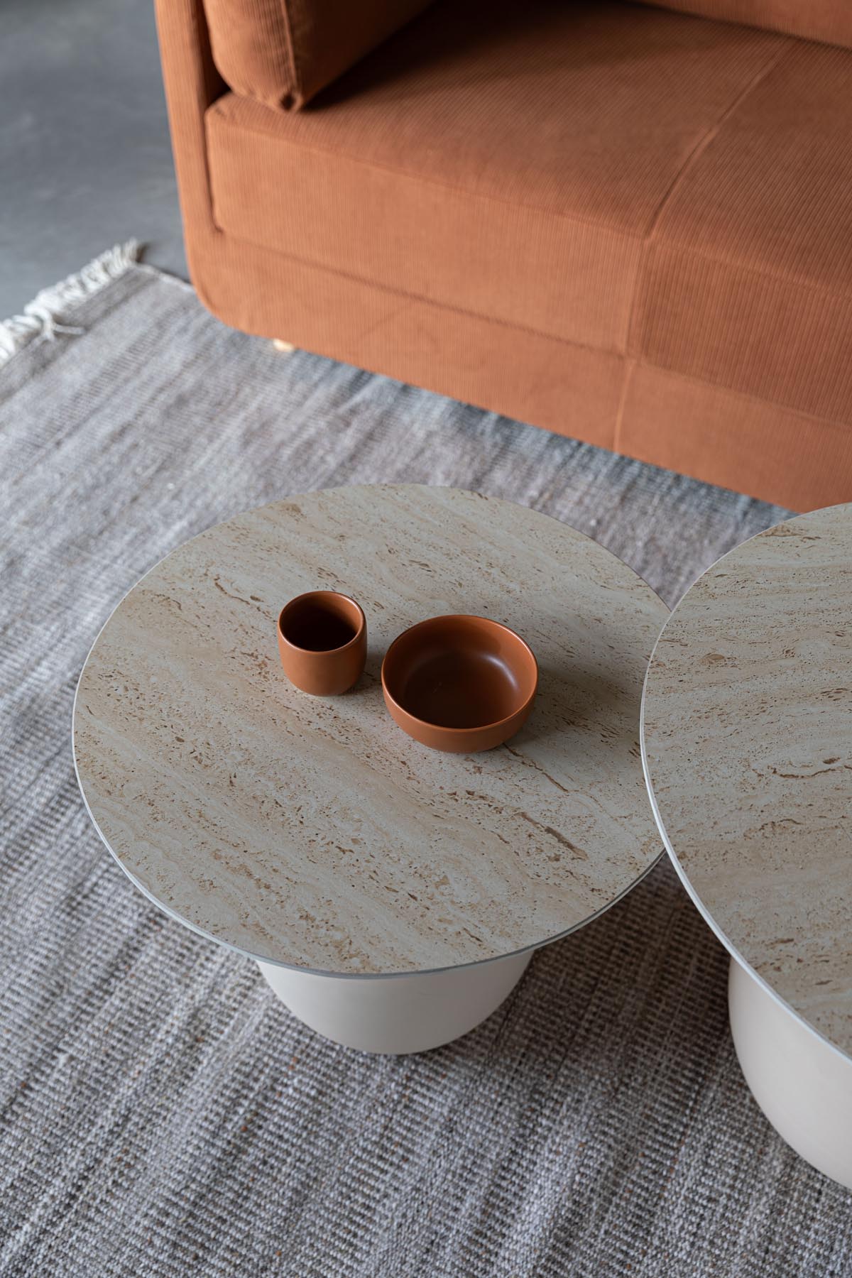 Karula Beistelltisch niedrig in beige präsentiert im Onlineshop von KAQTU Design AG. Beistelltisch ist von White Label Living