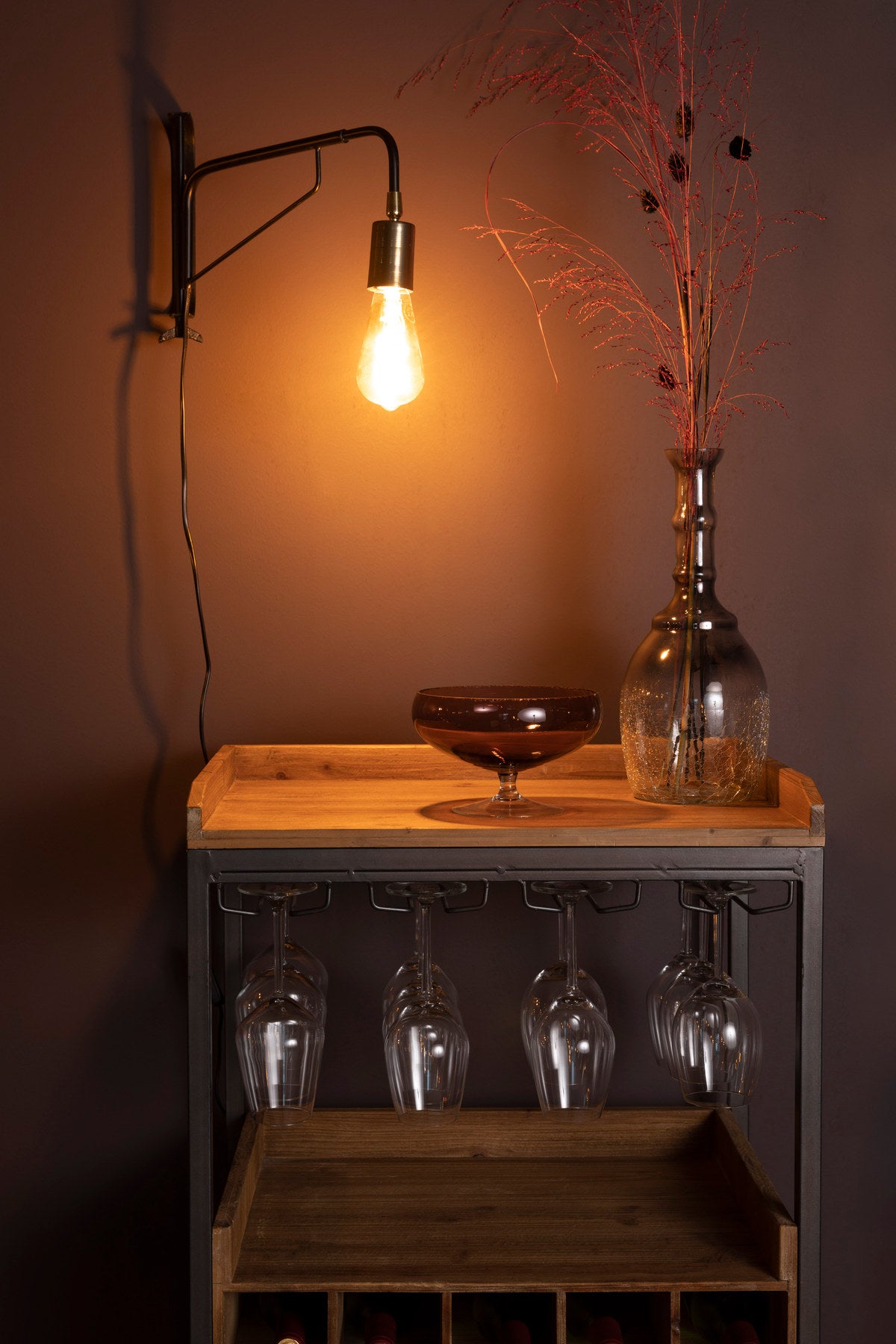 Cabinet Edgar in Braun präsentiert im Onlineshop von KAQTU Design AG. Vitrine ist von White Label Living