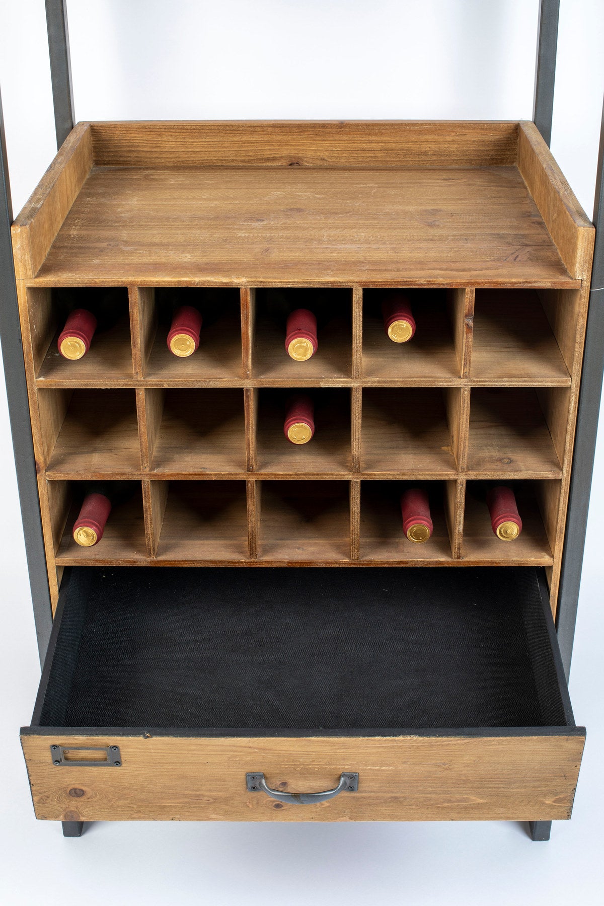 Cabinet Edgar in Braun präsentiert im Onlineshop von KAQTU Design AG. Vitrine ist von White Label Living