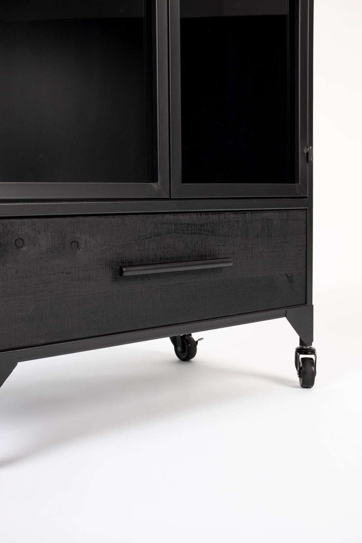 Cabinet FERRE in Schwarz präsentiert im Onlineshop von KAQTU Design AG. Vitrine ist von White Label Living