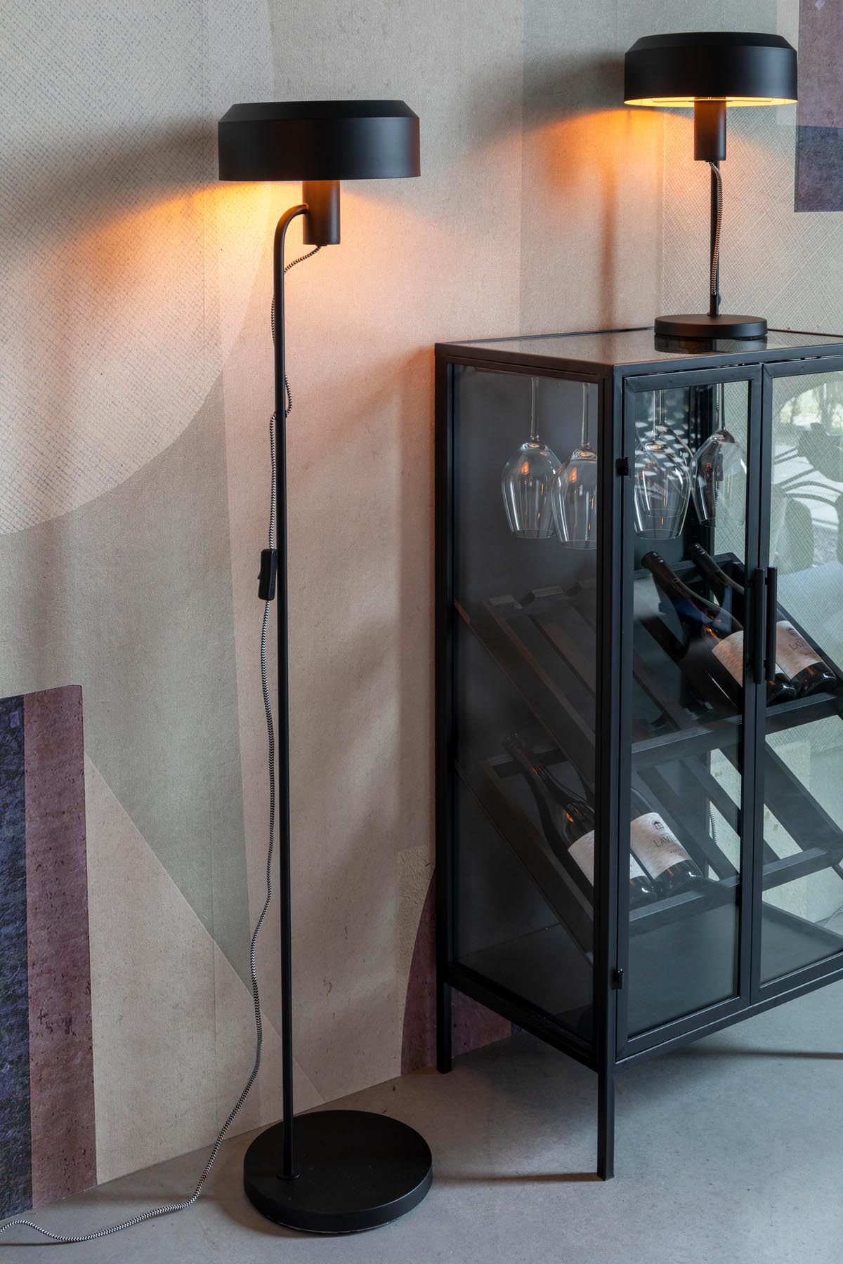Weinregal ROB in Schwarz präsentiert im Onlineshop von KAQTU Design AG. Weinregal ist von White Label Living