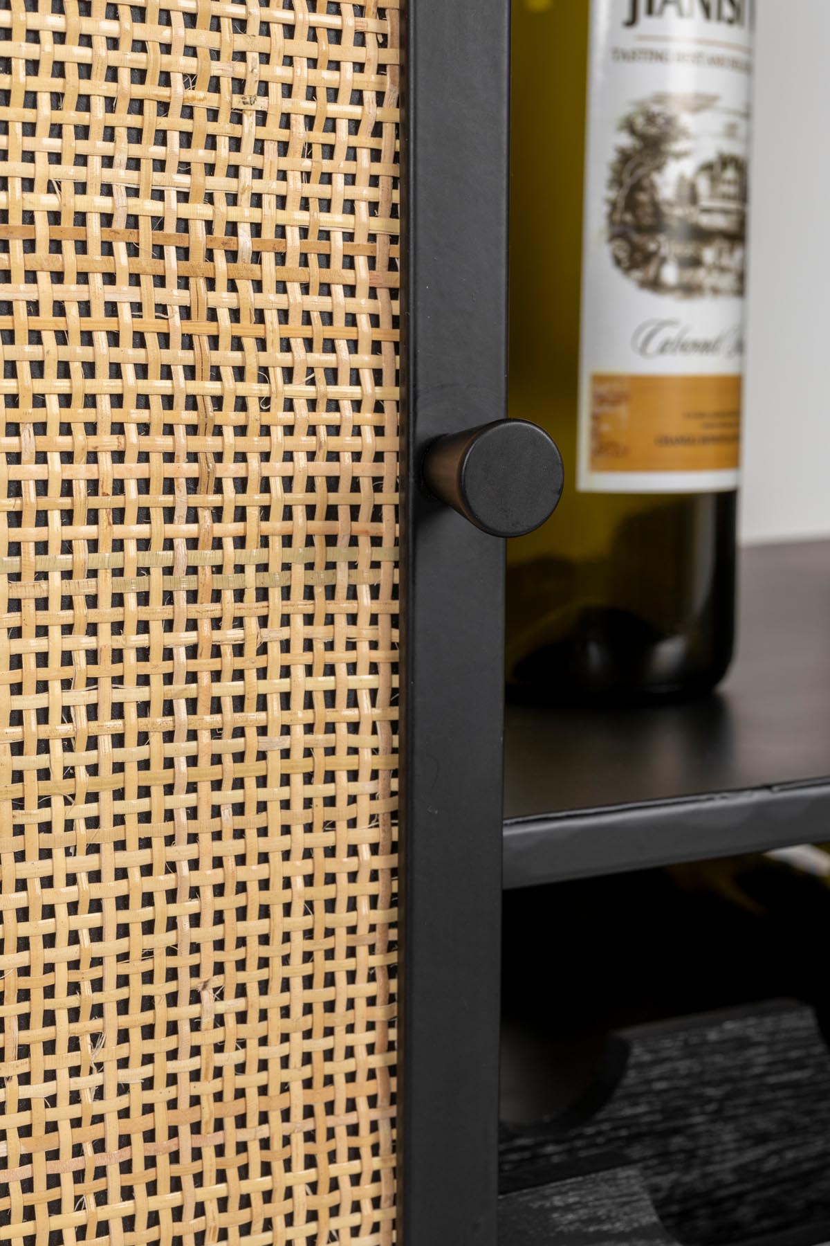 Weinregal Guuji High in Schwarz/Natur präsentiert im Onlineshop von KAQTU Design AG. Weinregal ist von White Label Living