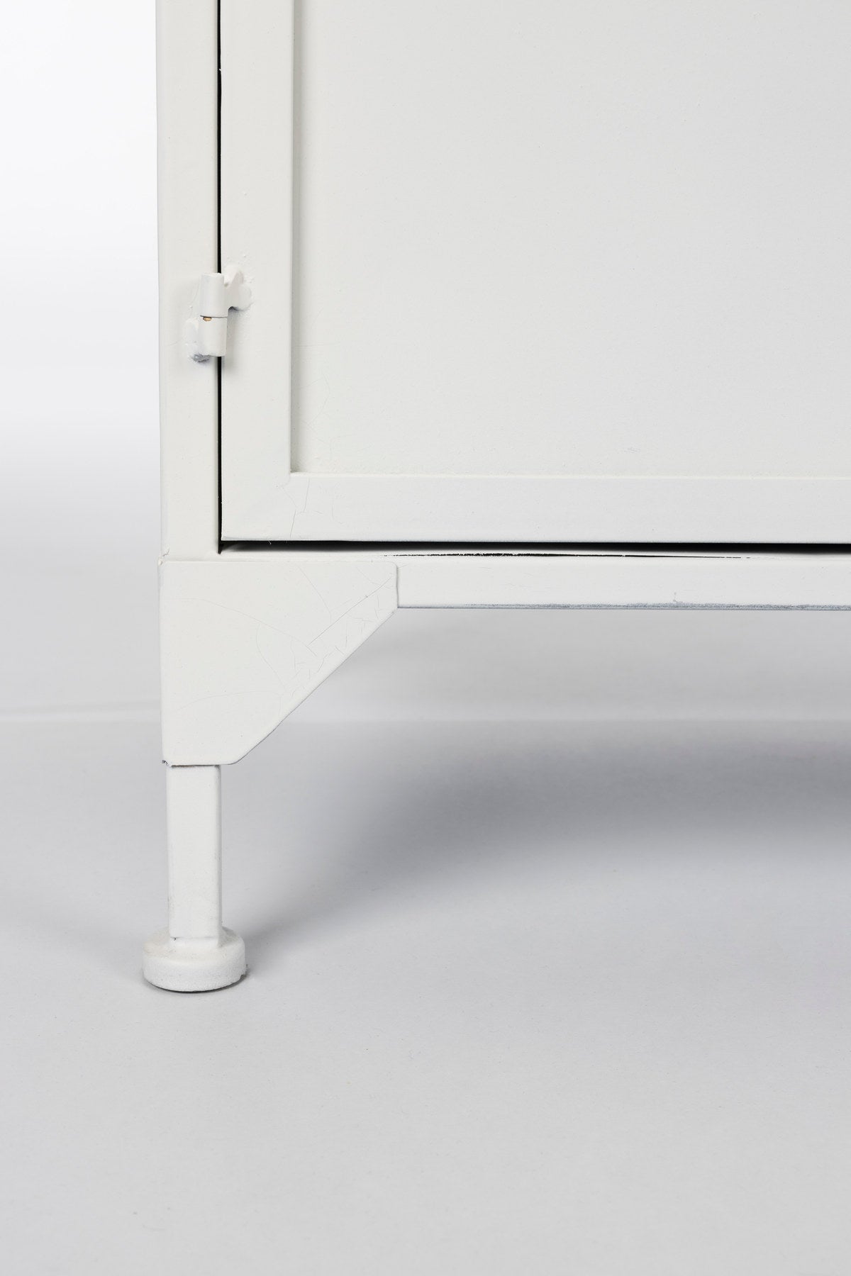 Sidbeoard MIYA LOW 3türig in Weiss präsentiert im Onlineshop von KAQTU Design AG. Sideboard ist von White Label Living